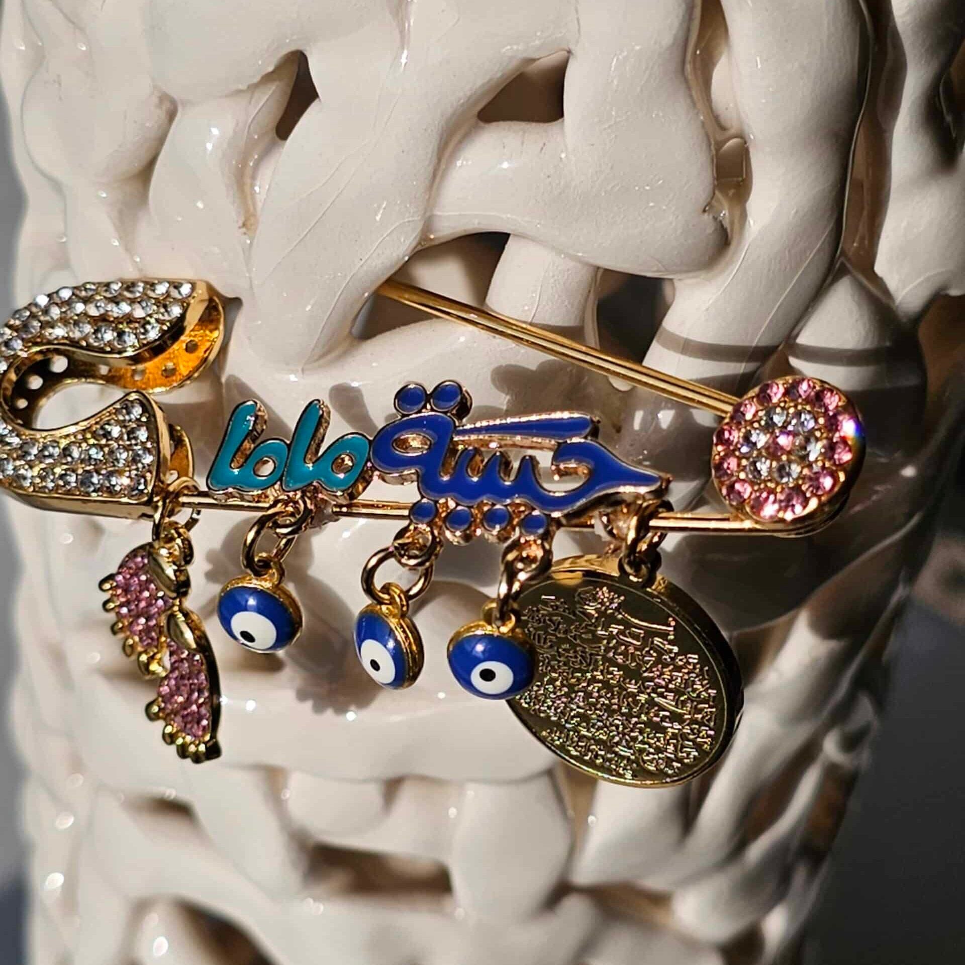 Broche "Habibet Mama" – Acier inoxydable plaqué or & pierres Cubic Zirconia roses et blanches (7.5 cm)