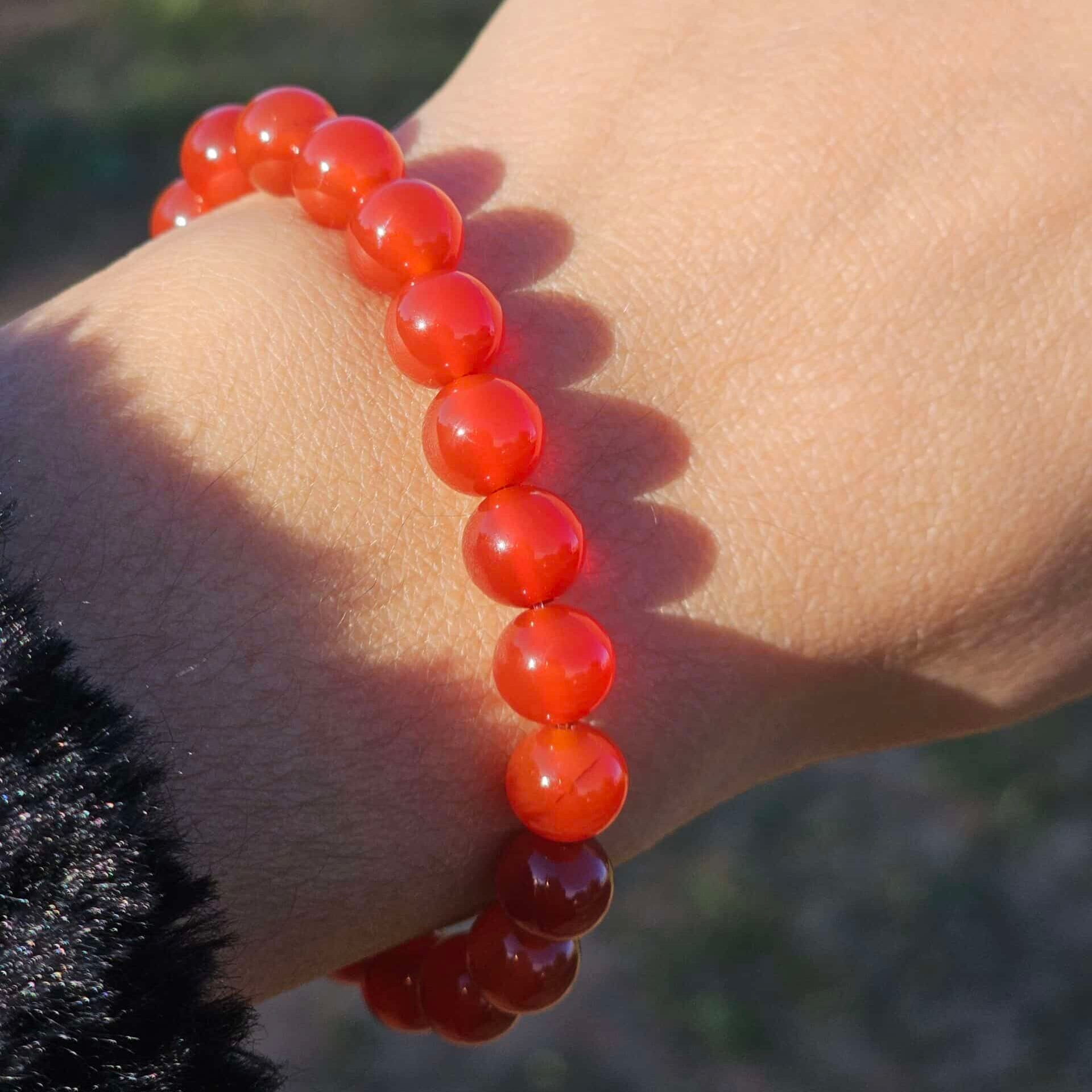 Un lot de deux bracelets en Cornaline (17 à 19 cm)