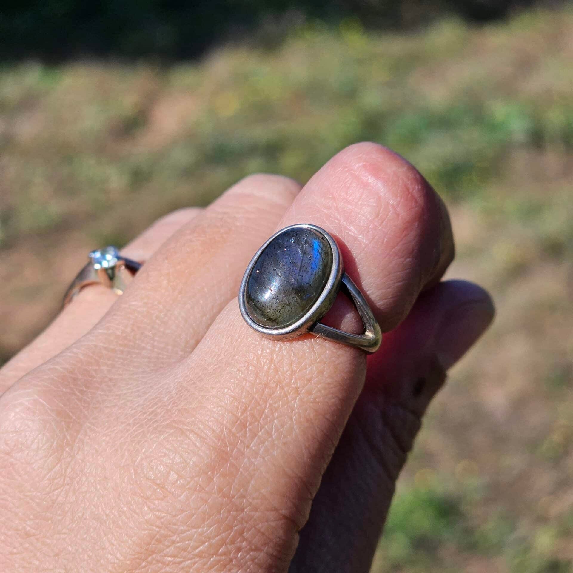 Bague Labradorite avec reflet bleu en argent 925 - 17 mm