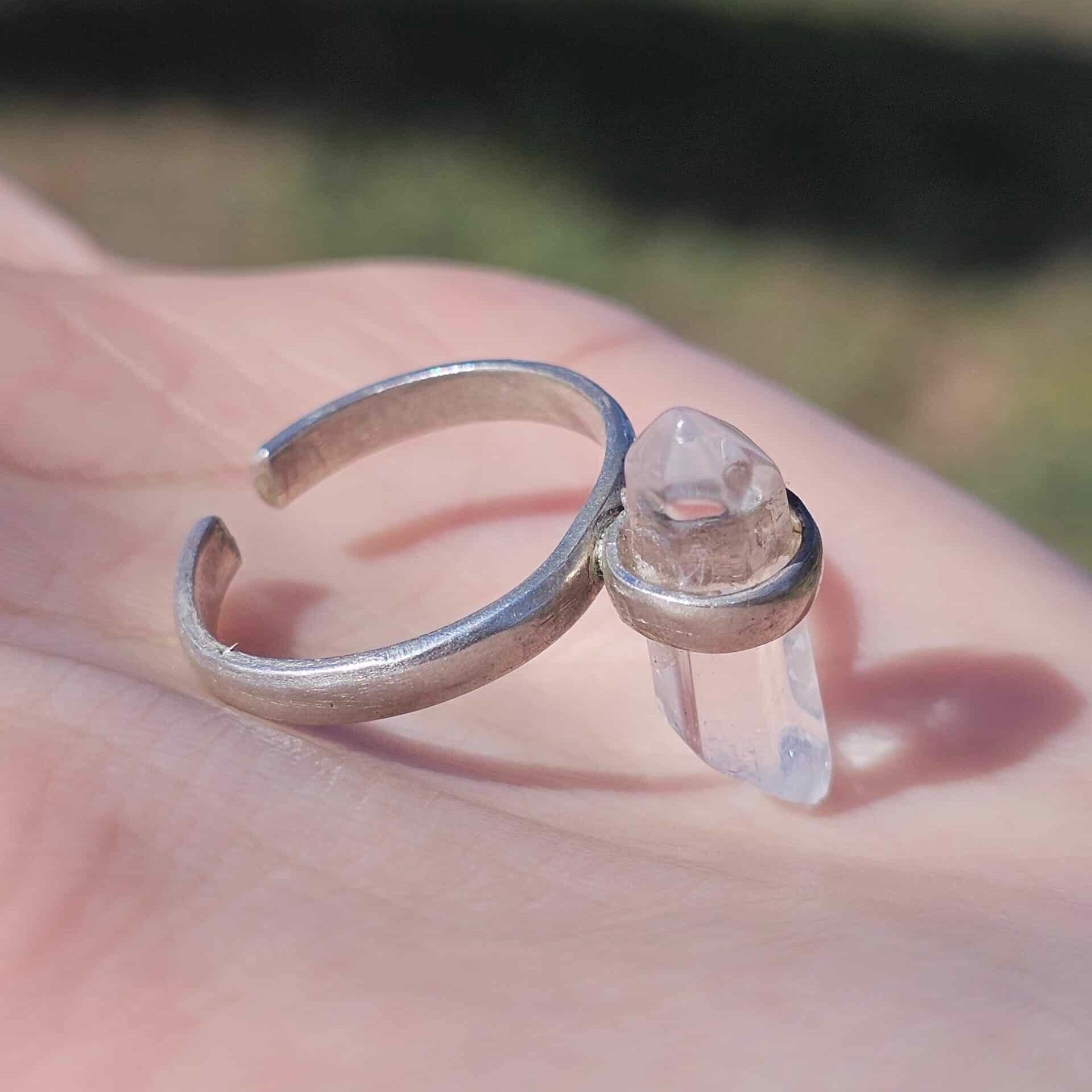 Bague Clear Quartz en argent 925 ajustable – Amplifie les énergies et l’intuition
