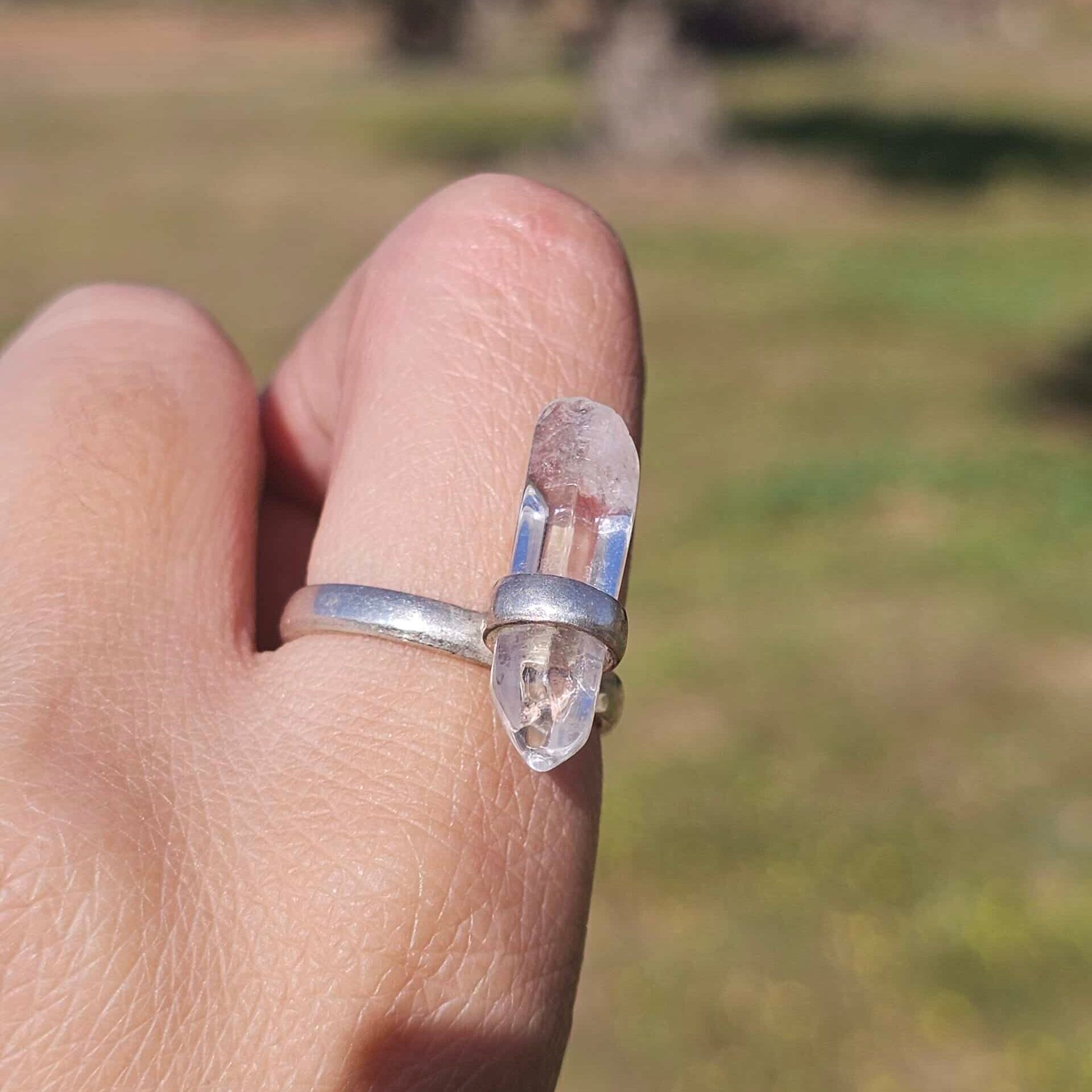 Bague Clear Quartz en argent 925 ajustable – Amplifie les énergies et l’intuition