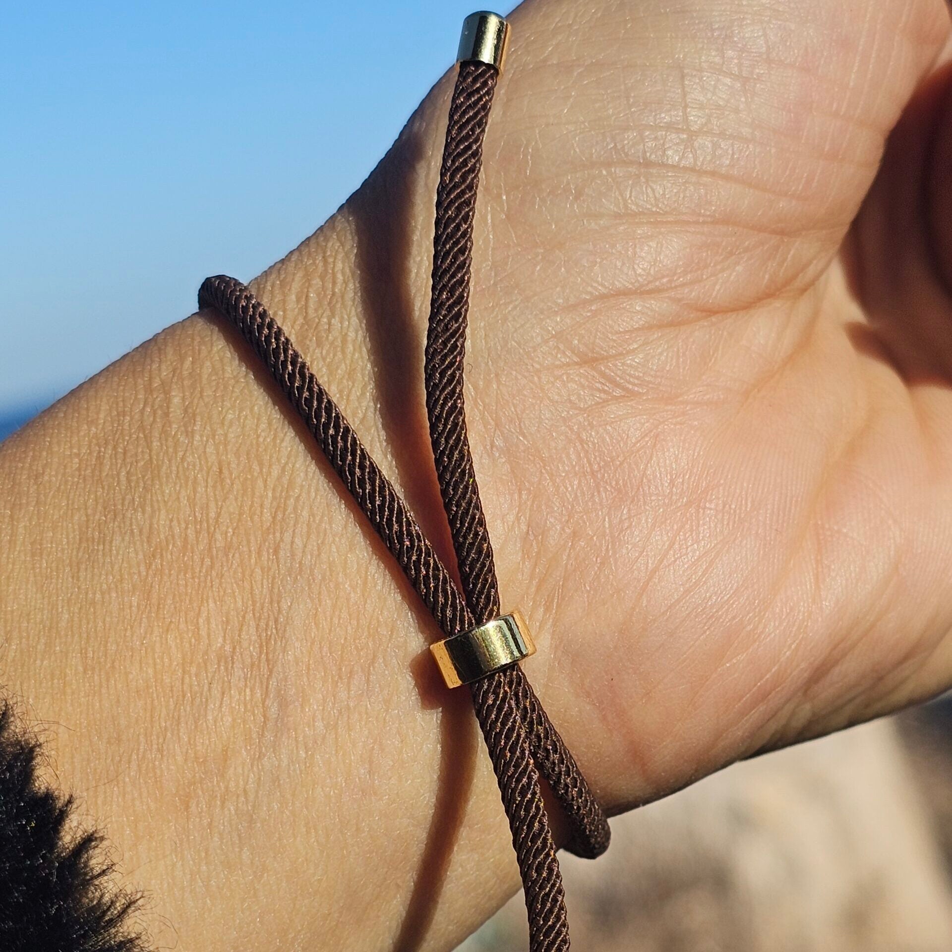 Bracelet ajustable en fil marron avec 3 boules en Dragon Bloodstone
