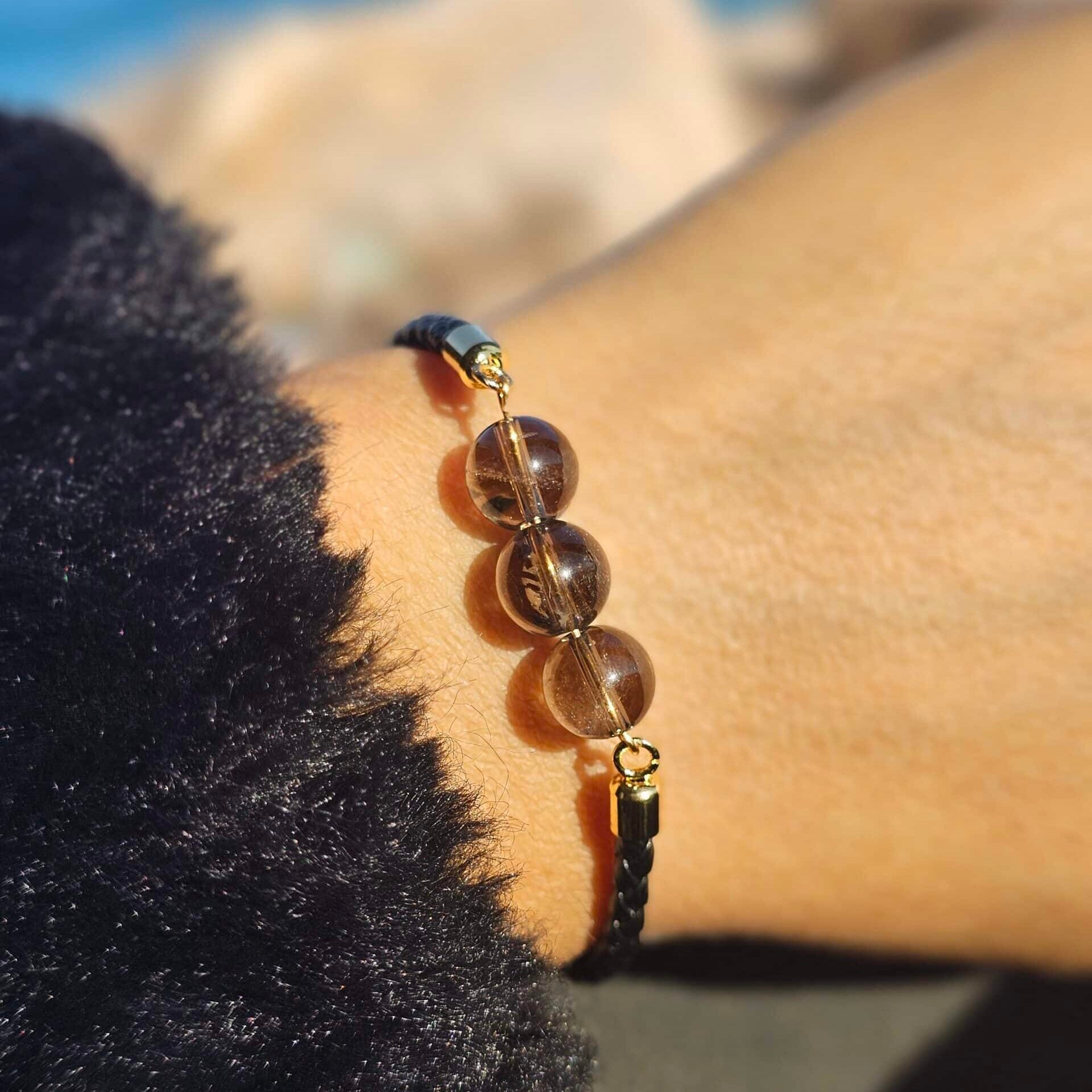 Bracelet en fil tressé noir et pierres de Quartz Fumée - (16 à 21 cm)