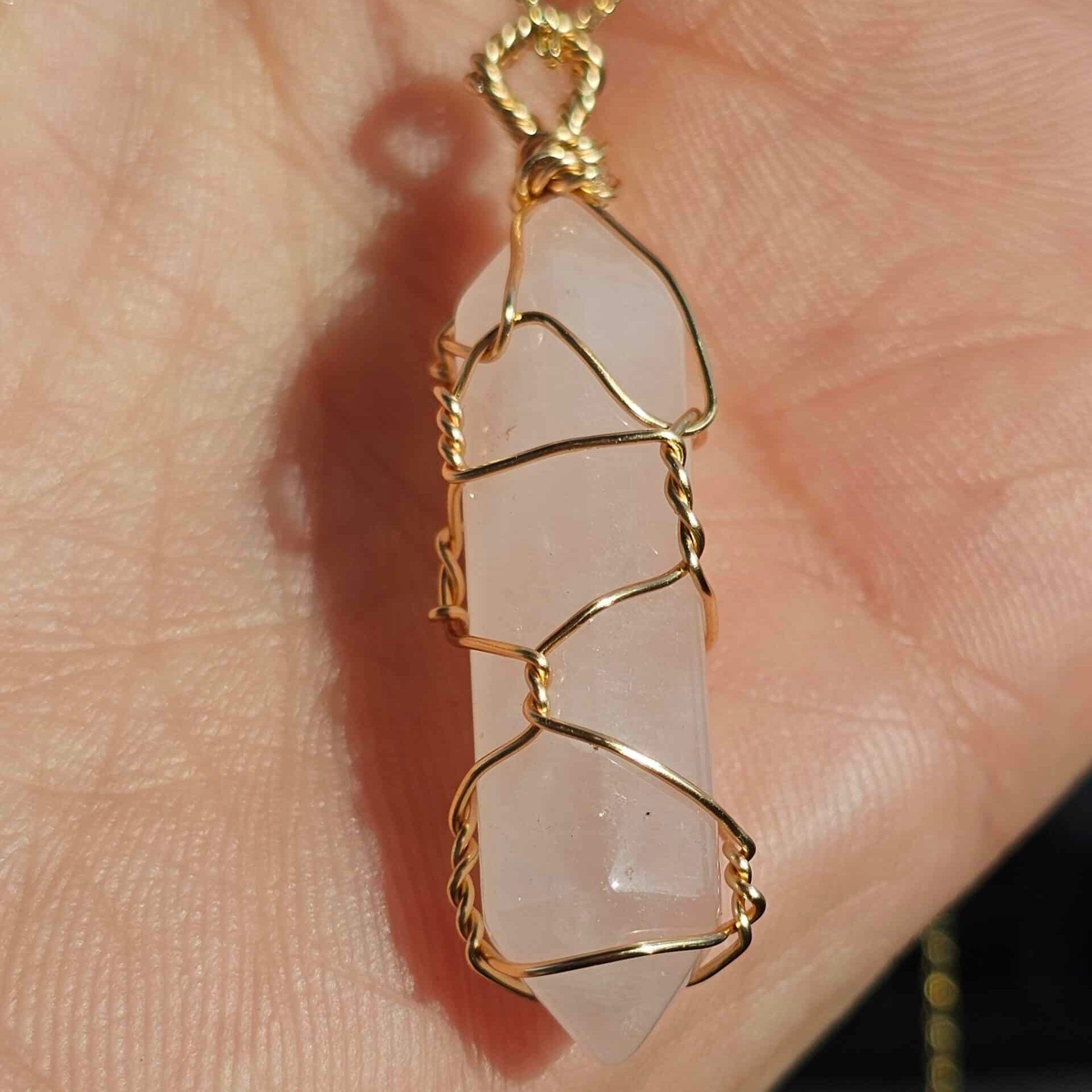 Collier en argent 925 plaqué or avec pendentif en quartz rose (45 cm)