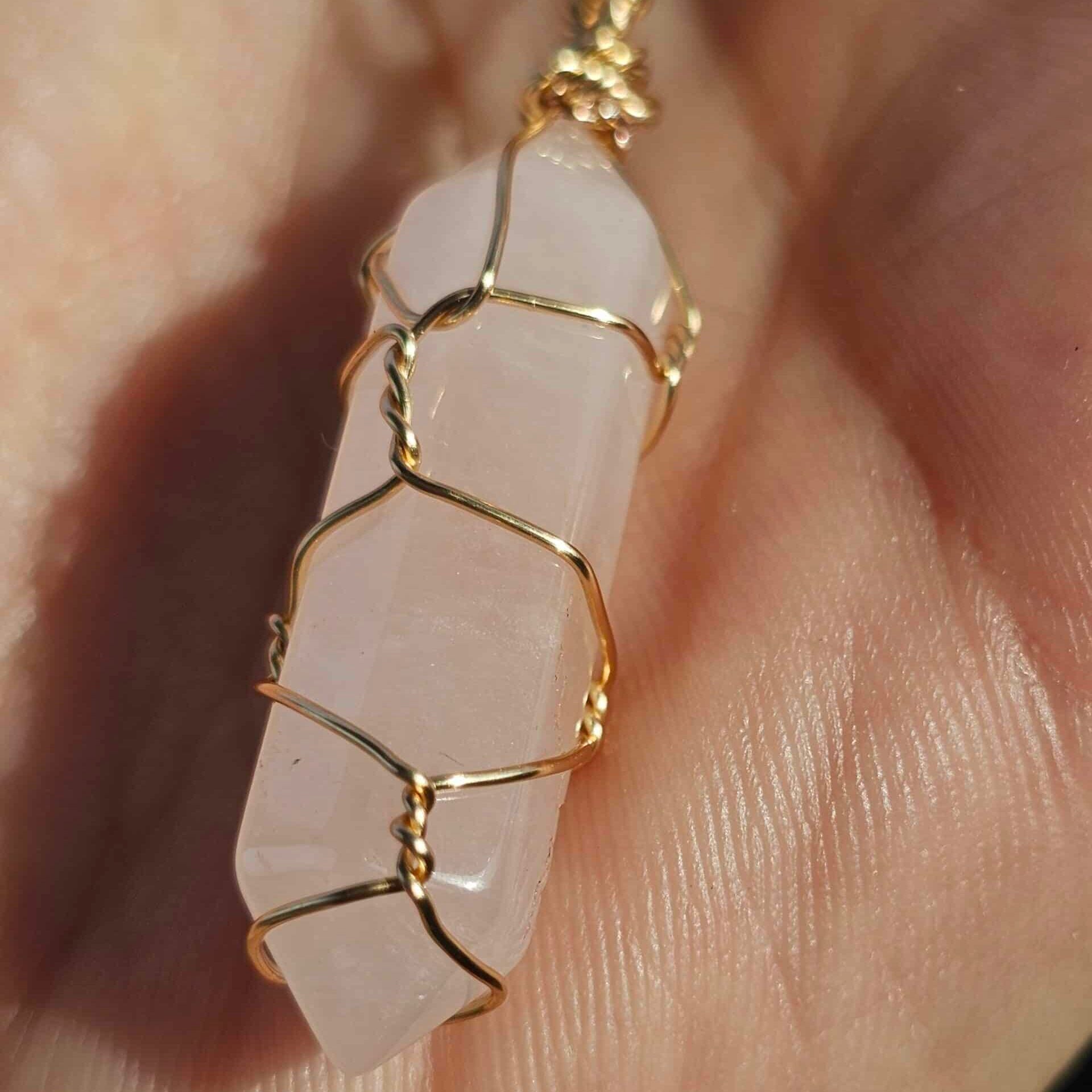 Collier en argent 925 plaqué or avec pendentif en quartz rose (45 cm)