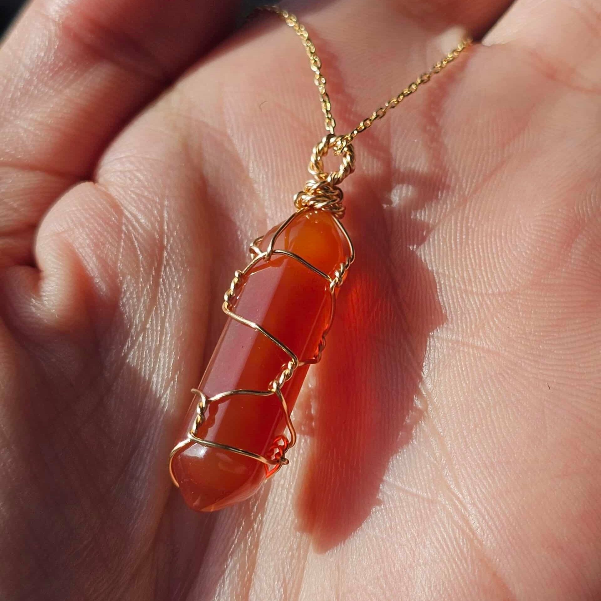 Collier en argent 925 plaqué or avec pendentif en cornaline pure (45 cm)