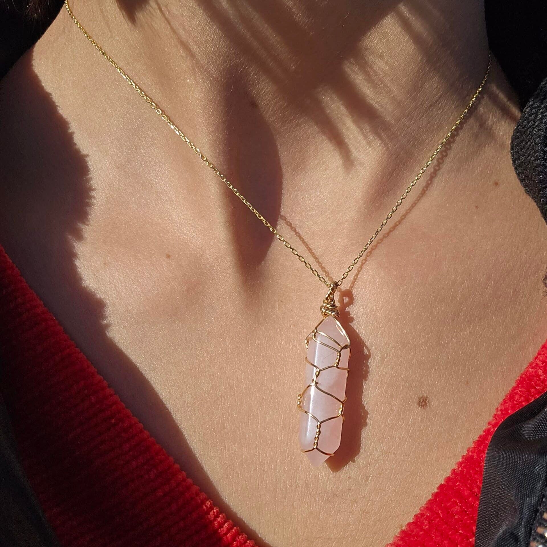 Collier en argent 925 plaqué or avec pendentif en quartz rose (45 cm)