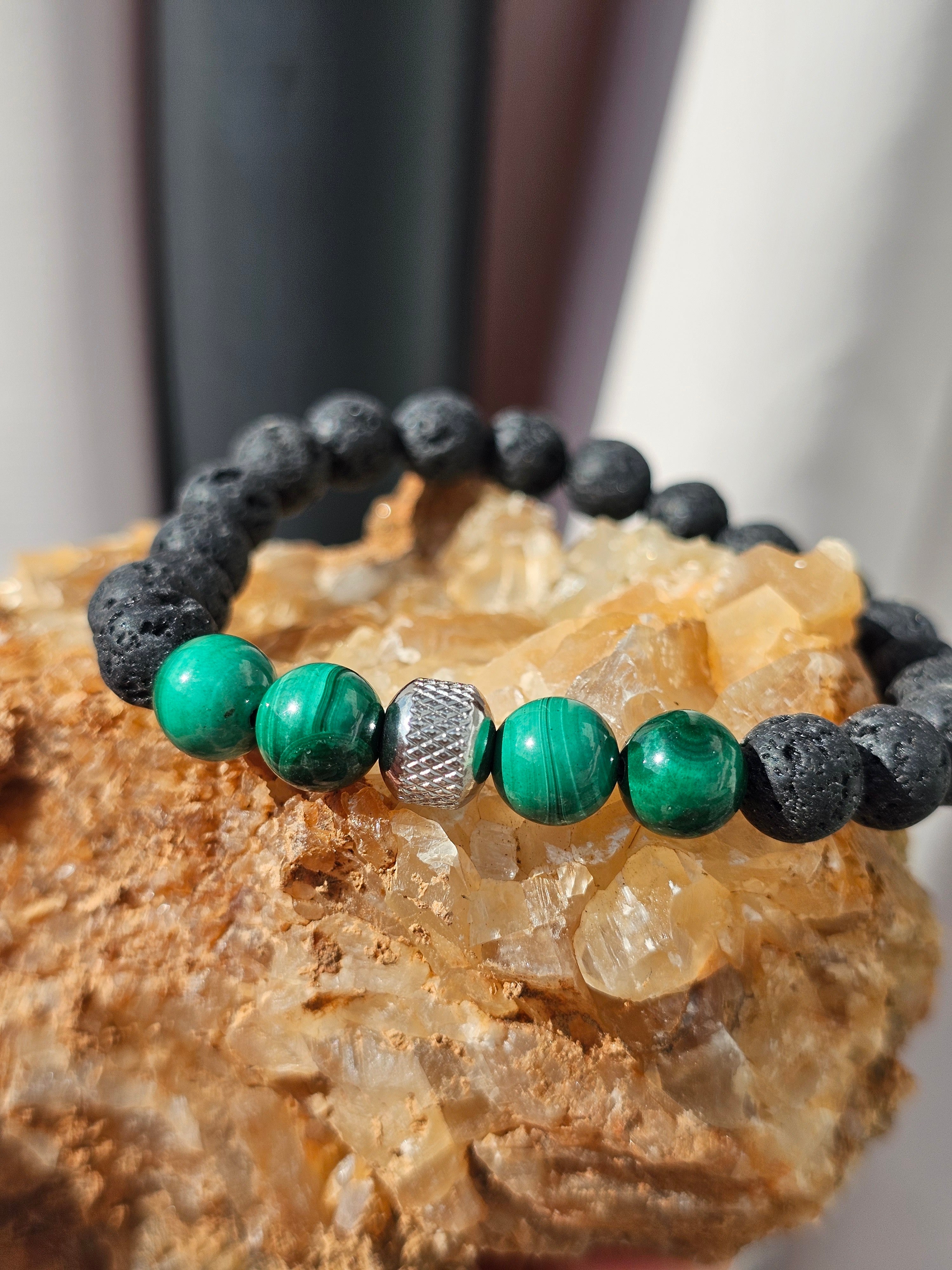 Bracelet élastique en Malachites et pierres volcaniques naturelles pour homme (taille standard)
