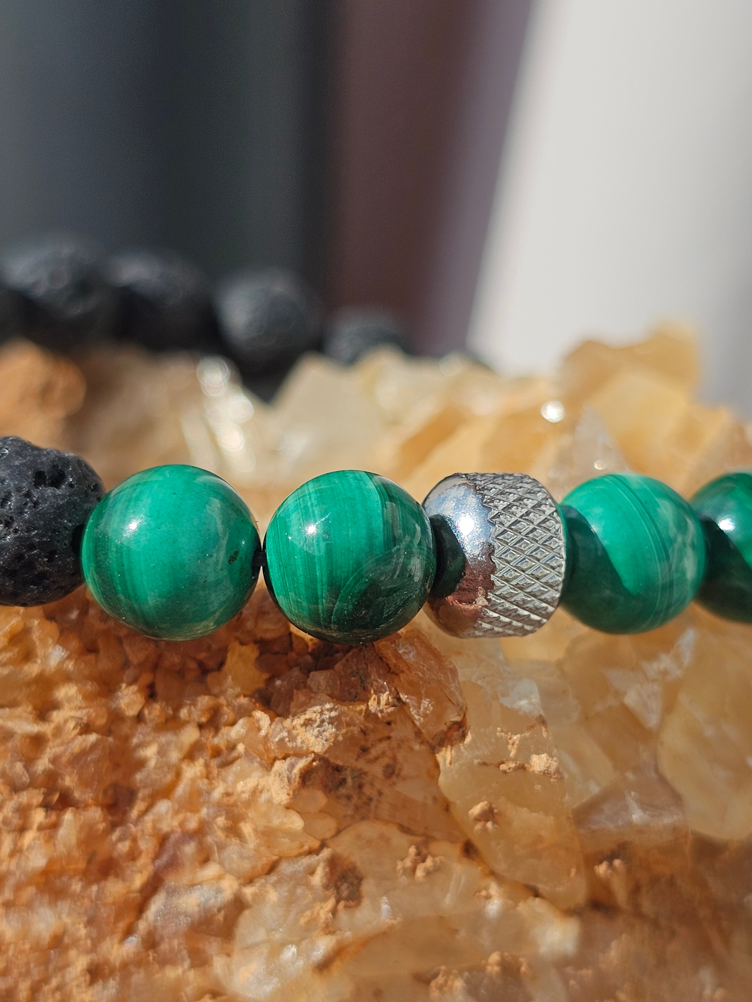 Bracelet élastique en Malachites et pierres volcaniques naturelles pour homme (taille standard)