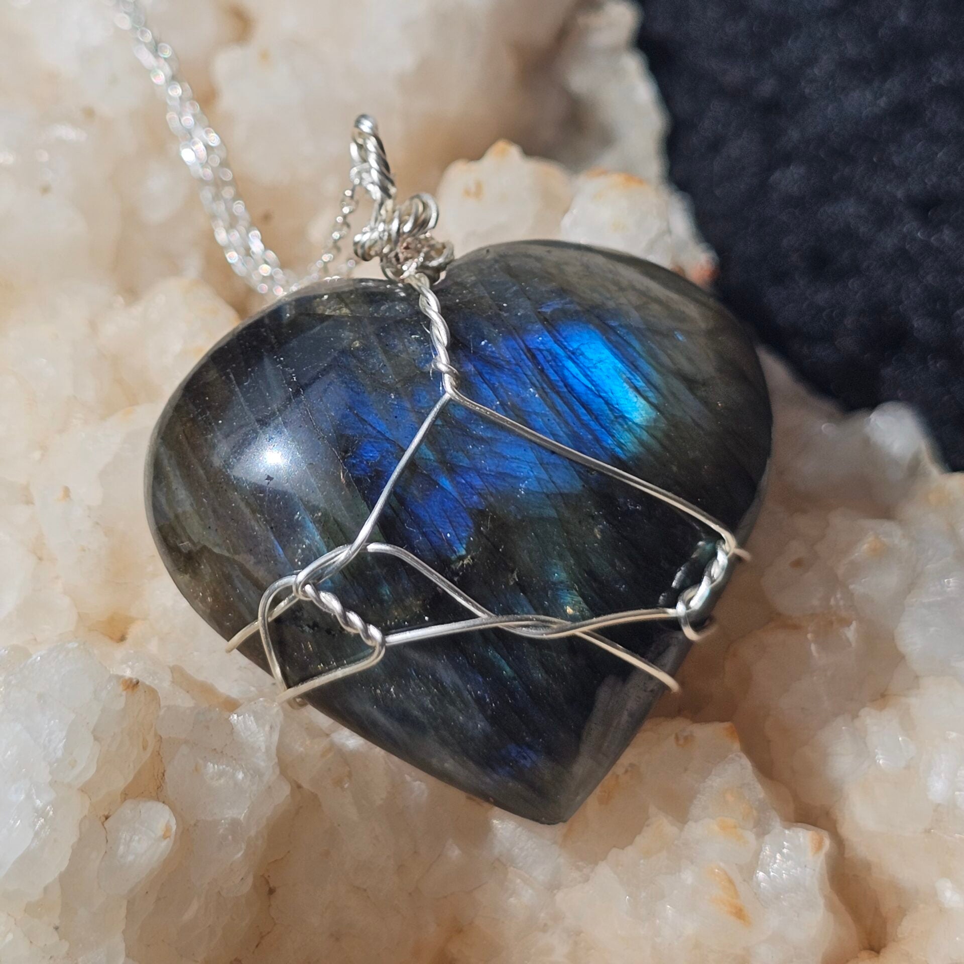 Collier cœur Labradorite reflets bleus en argent 925 – Fait main