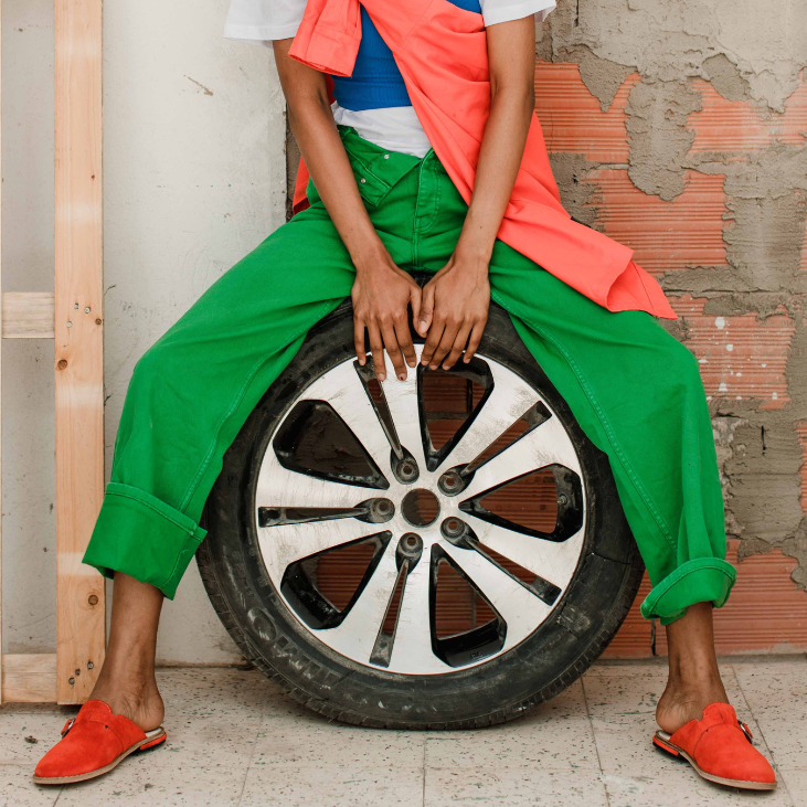 Babouche "Tangerine" en daim orange unisexe - Balgha upcylée