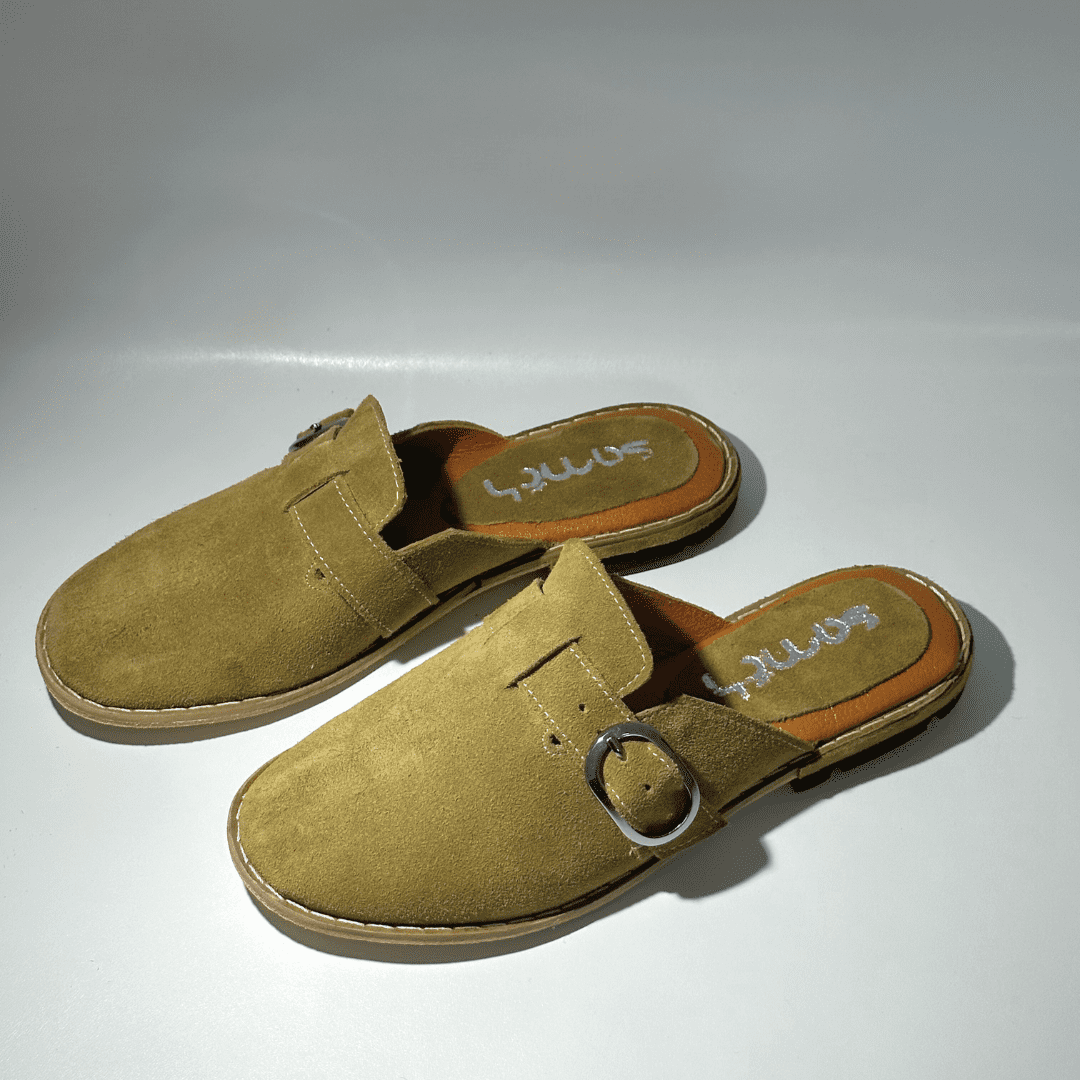 Babouche "Eden" en daim vert kaki unisexe - Balgha upcylée