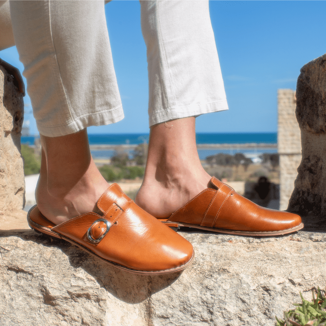Babouche "Dulzura" en cuir camel unisexe - Balgha upcylée
