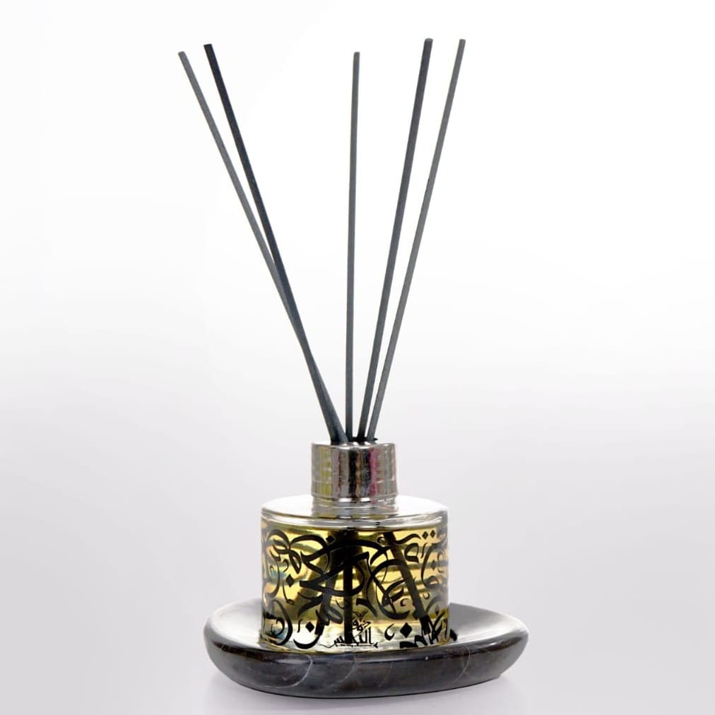 Diffuseur "Marmo Calligraphie" à tige – 2 senteurs : Musk blanc, Jasmin (5 x 7 cm) avec sous-tasse en marbre noir