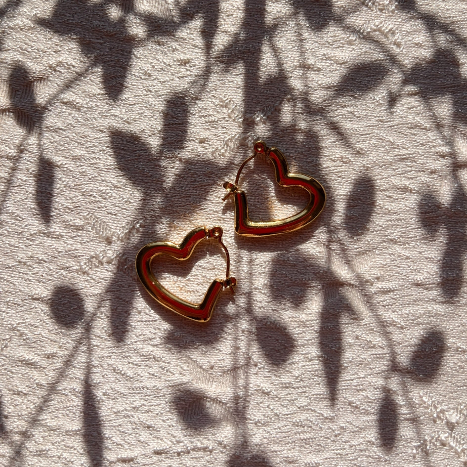 Boucles d’oreilles créoles cœur torsadé doré élégant