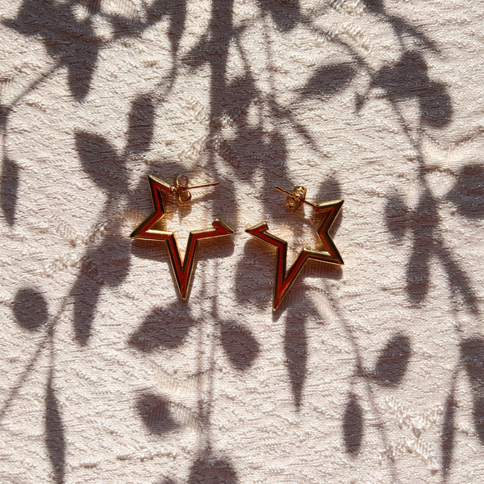 Boucles d’oreilles étoiles dorées – Bijou tendance et audacieux
