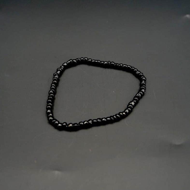 Bracelet en perles noires unisexe