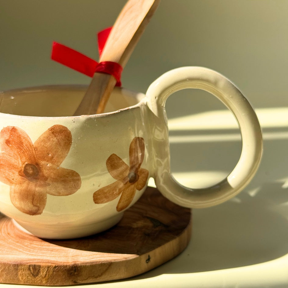 Coffret Petit-Déjeuner Artisanal – Tasse en céramique, soucoupe en bois d’olivier & cuillère