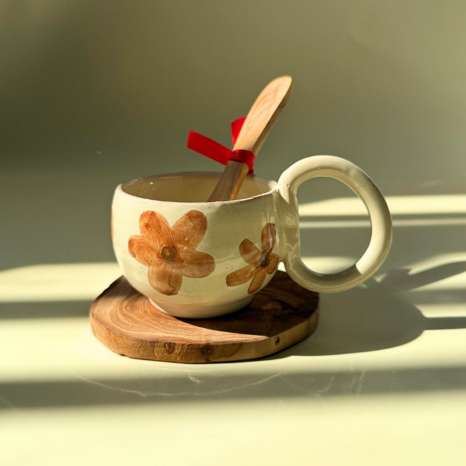 Coffret Petit-Déjeuner Artisanal – Tasse en céramique, soucoupe en bois d’olivier & cuillère