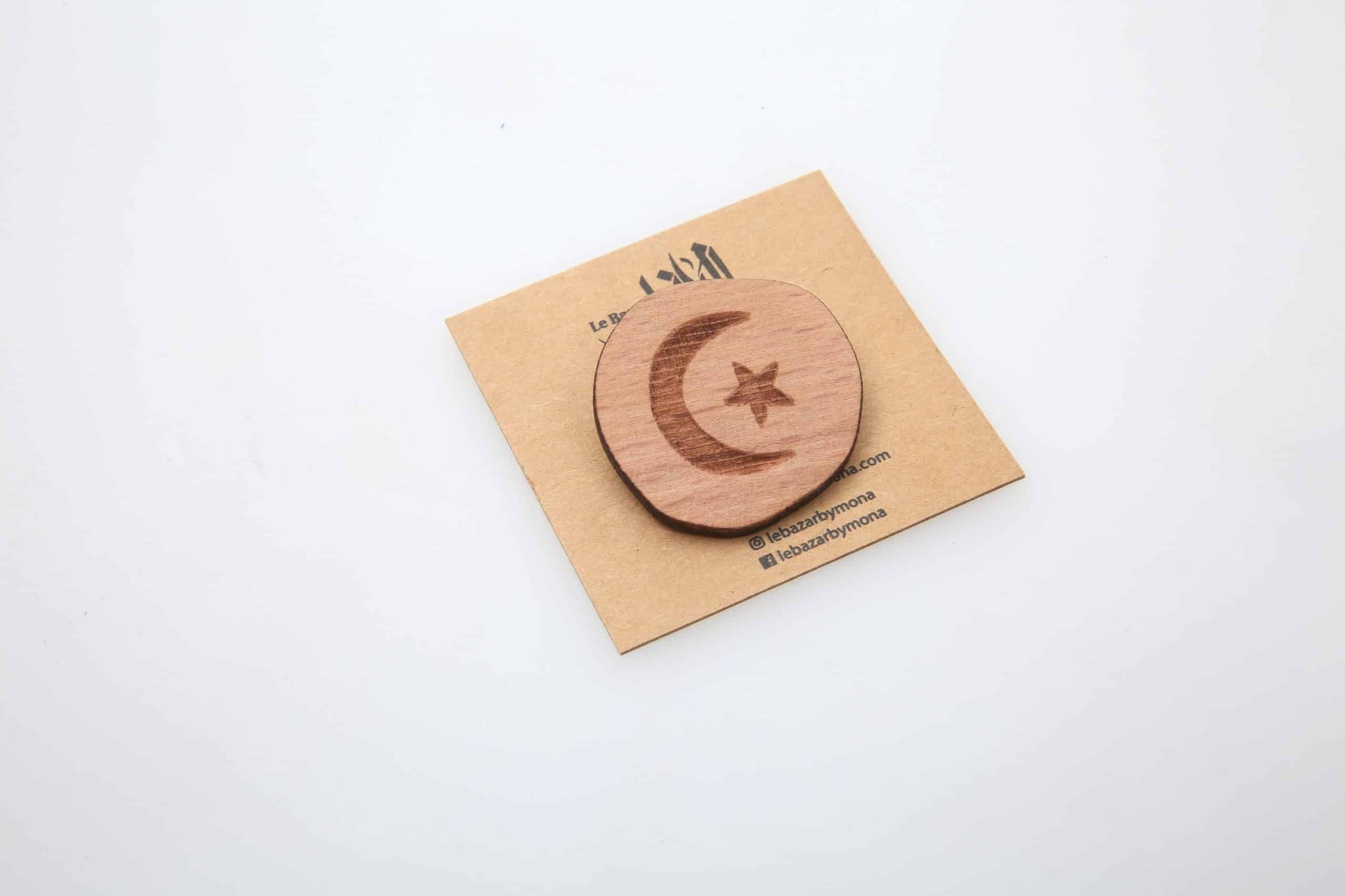 Broches en Bois Gravé avec Symbole Iconique de la Tunisie