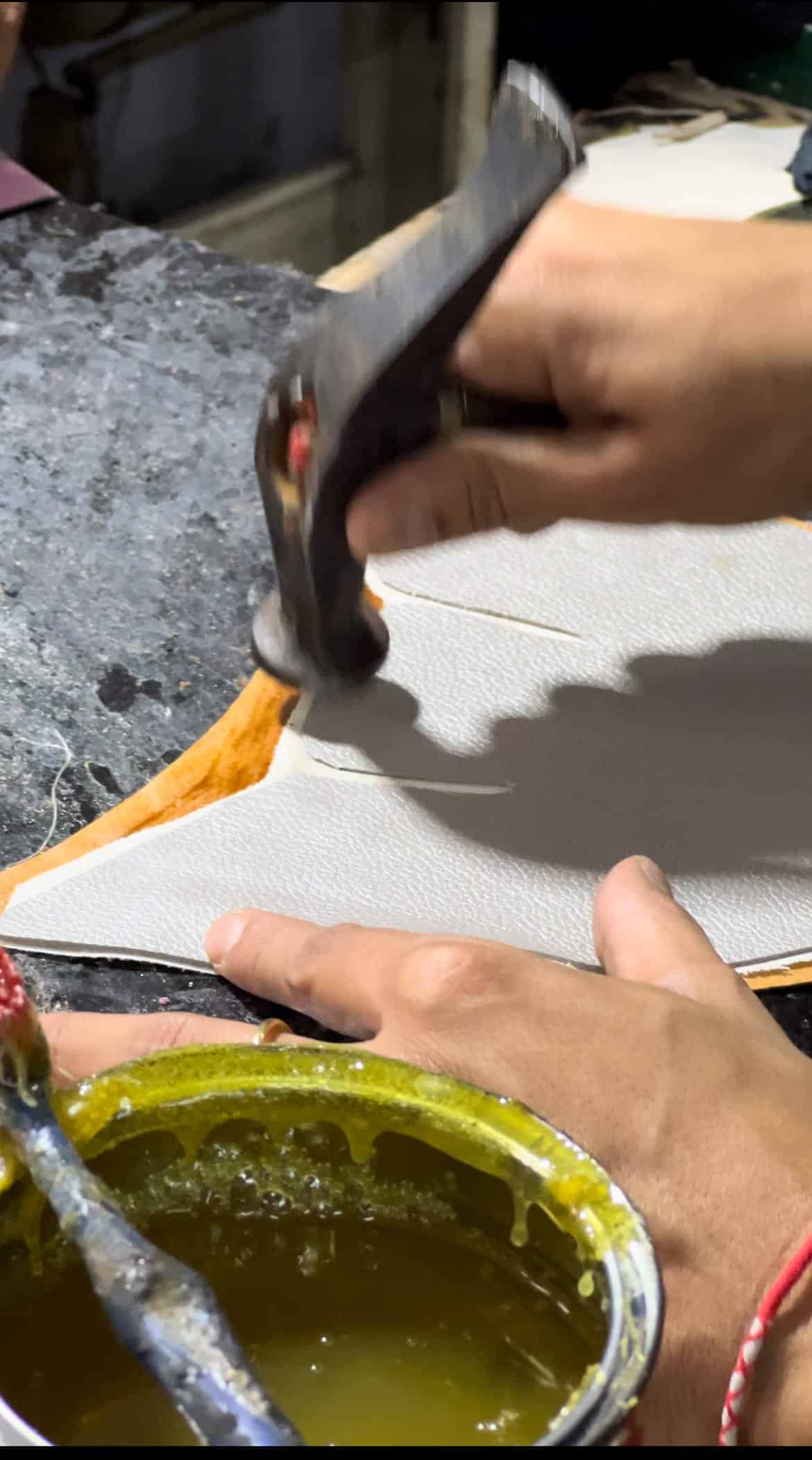 Babouche "Tangerine" en daim orange unisexe - Balgha upcylée