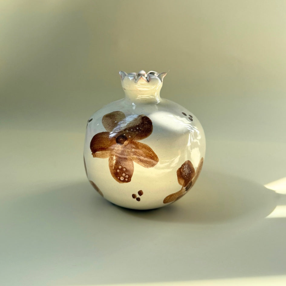 Vase décoratif en céramique(grenade ) avec motif floral – Fait main en Tunisie