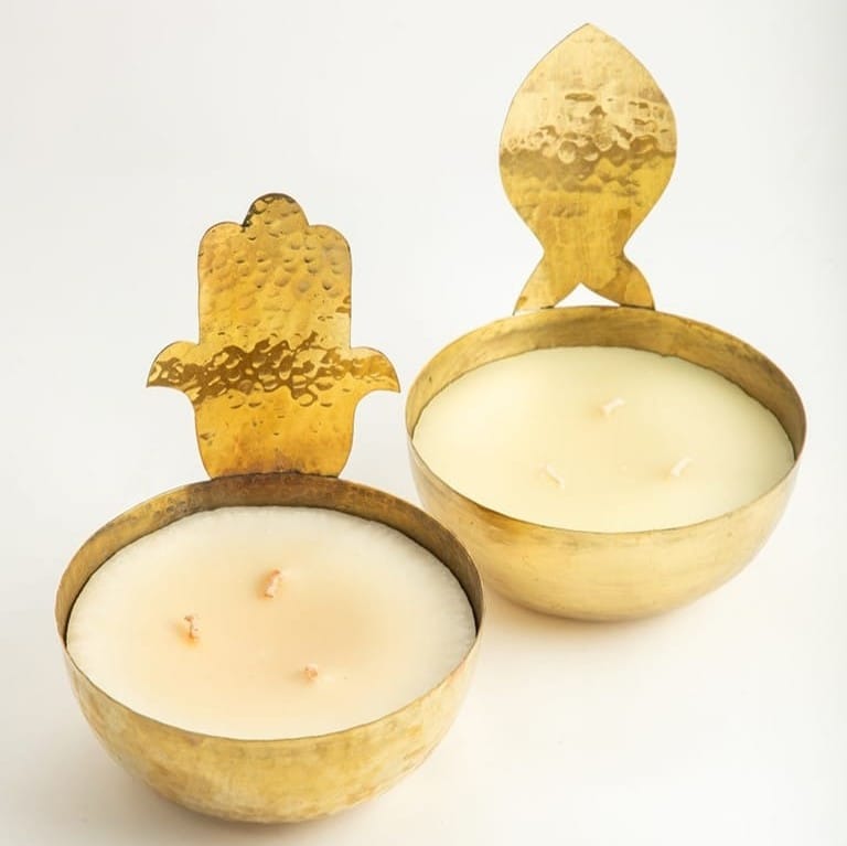 Bougie Berbère artisanale en cuivre – 3 parfums : Jasmin Noir, Néroli, Citron (14 x 13.5 cm) – Motifs : Tanit / Khomsa / 7outa