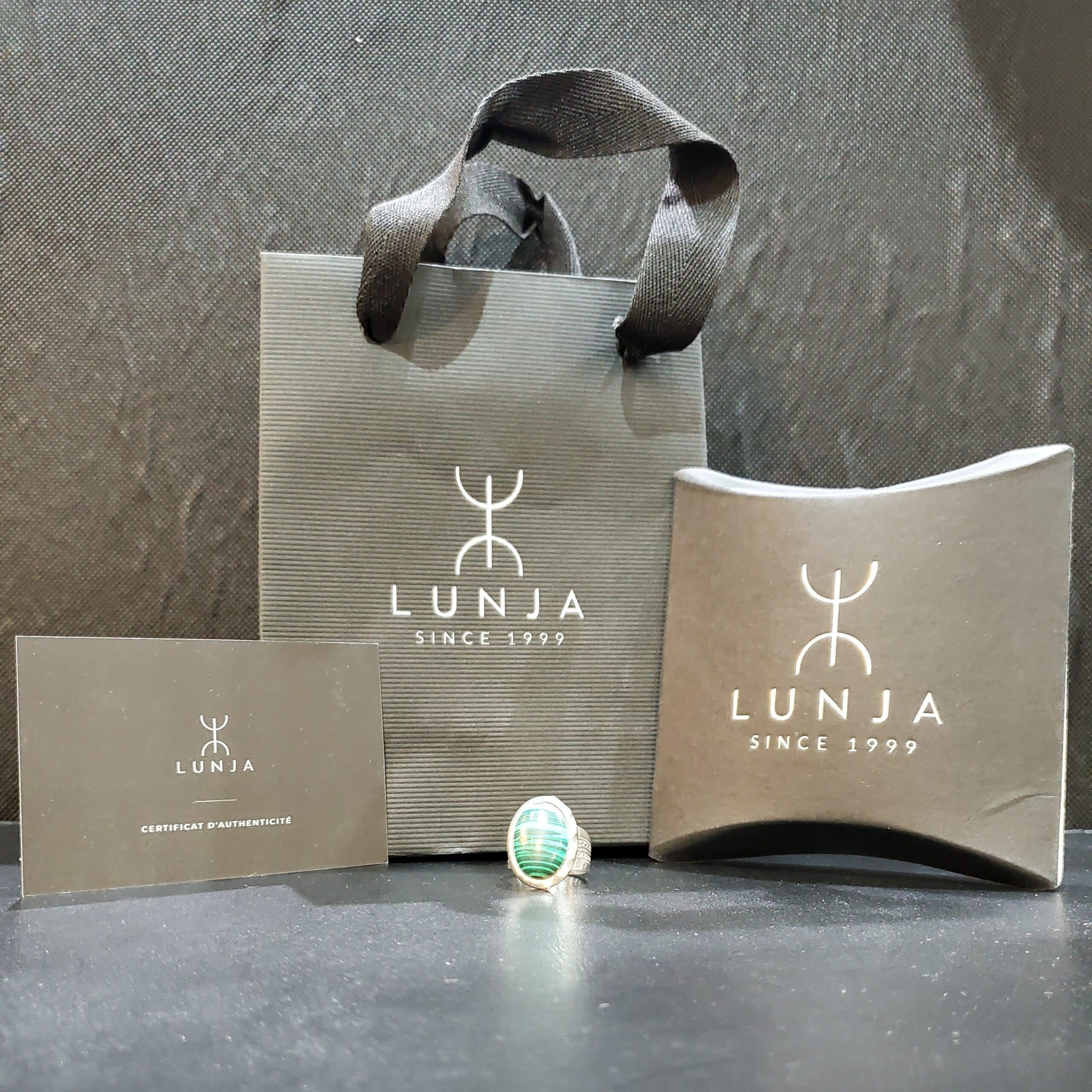 Bague en malachite naturelle sertie en argent massif (Taille 53)