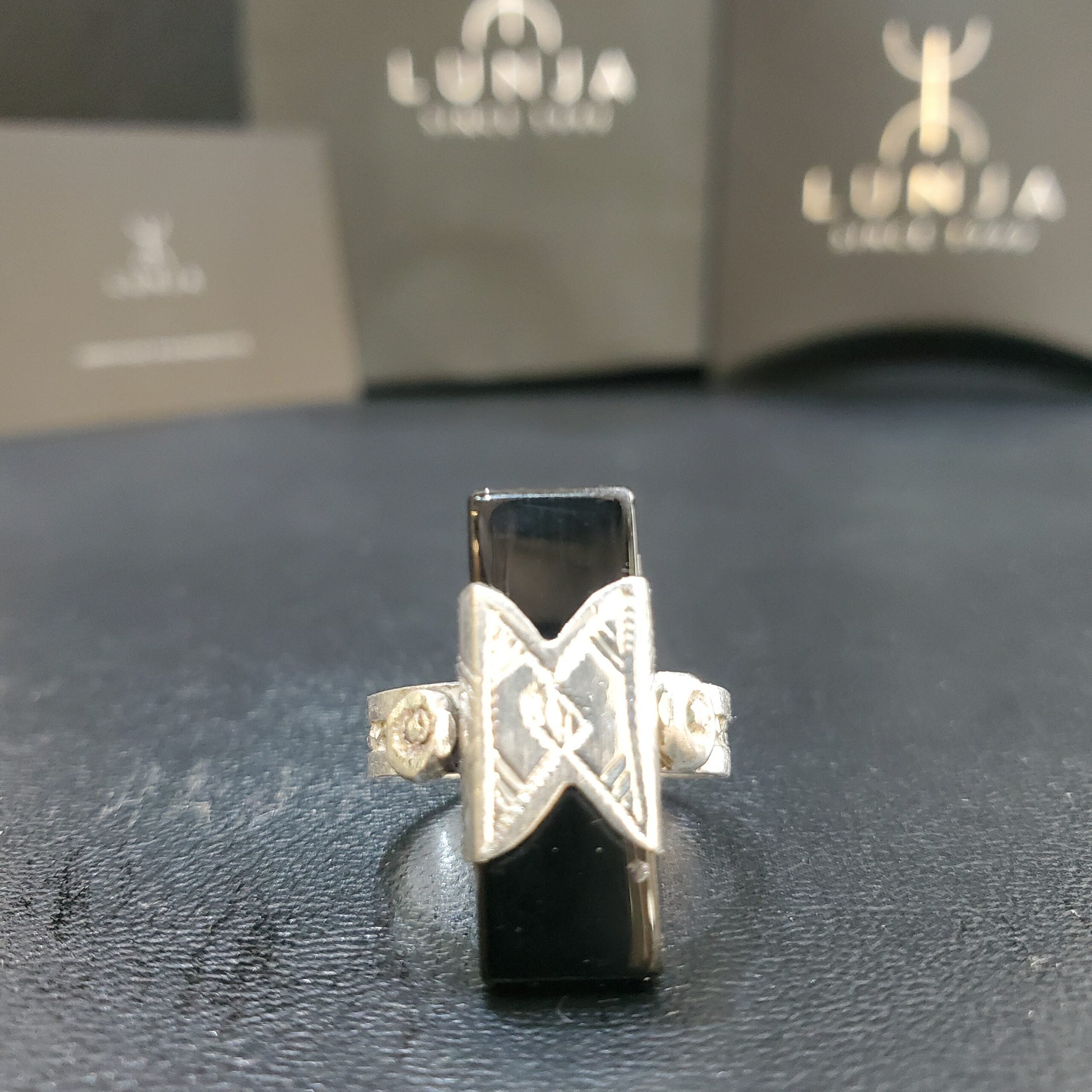 Bague agadez en onyx naturelle sertie en argent massif