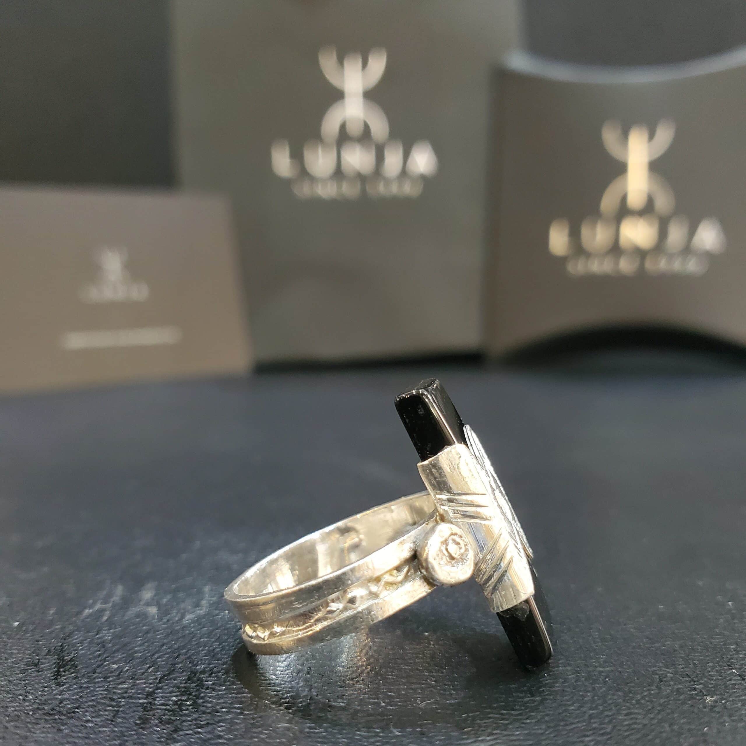 Bague agadez en onyx naturelle sertie en argent massif