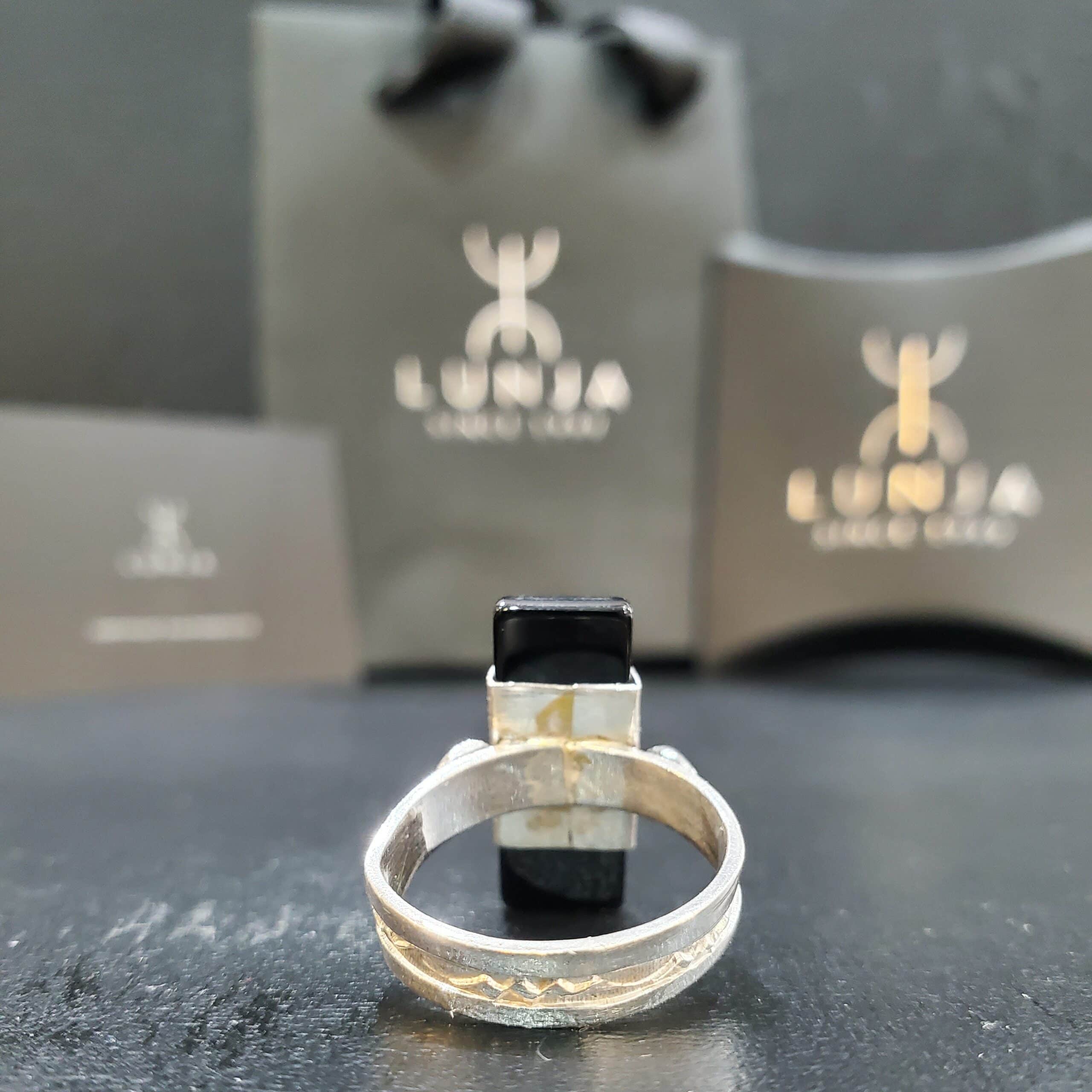 Bague agadez en onyx naturelle sertie en argent massif