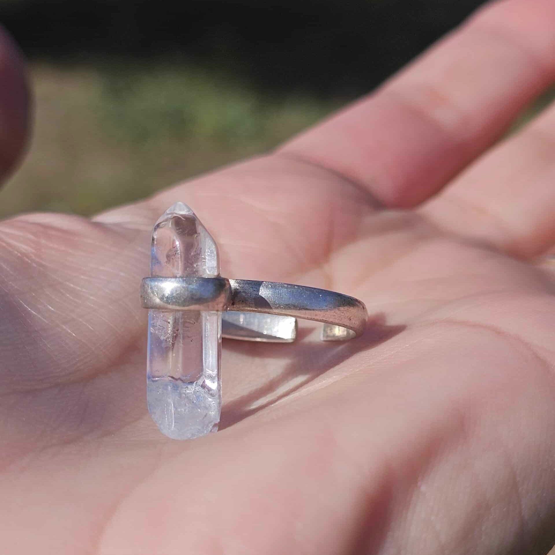 Bague Clear Quartz en argent 925 ajustable – Amplifie les énergies et l’intuition