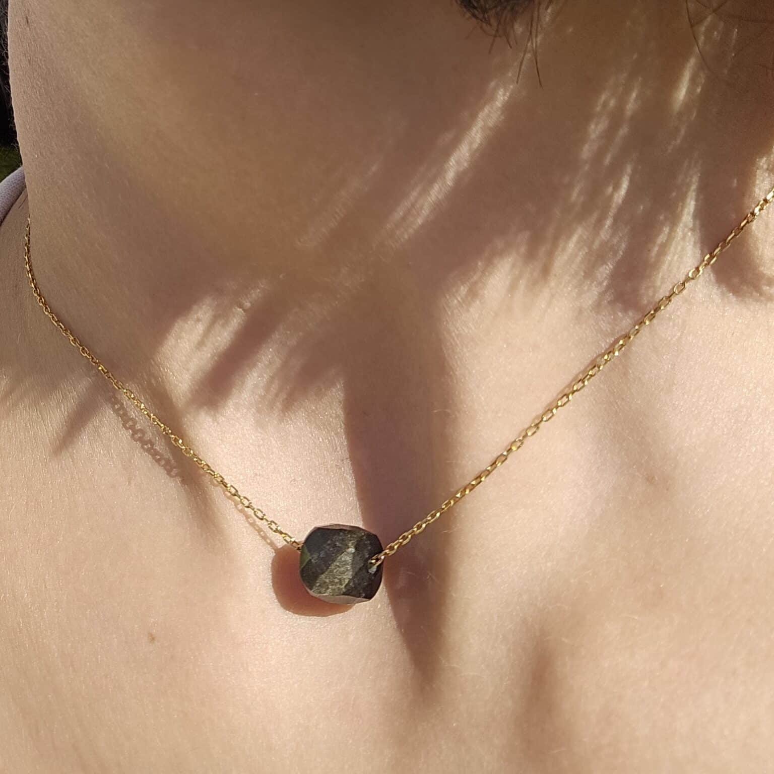 Collier en argent 925 plaqué or 18 karats avec pierre d’Obsidienne dorée (45 cm)