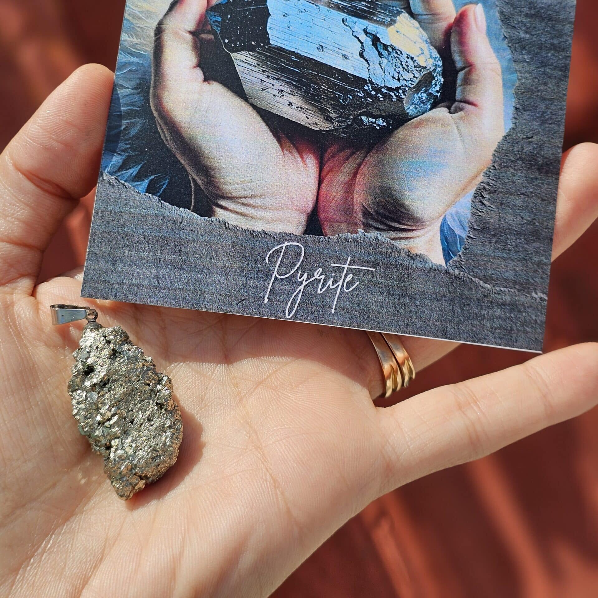 Pendentif Pyrite brut avec des parties cubiques - Sans collier (21 gr)