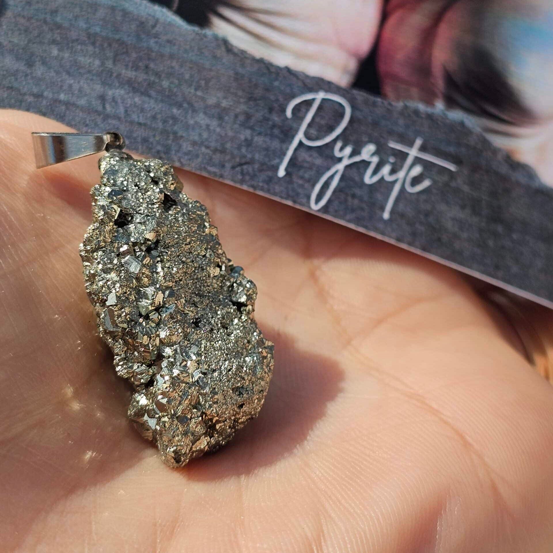 Pendentif Pyrite brut avec des parties cubiques - Sans collier (21 gr)
