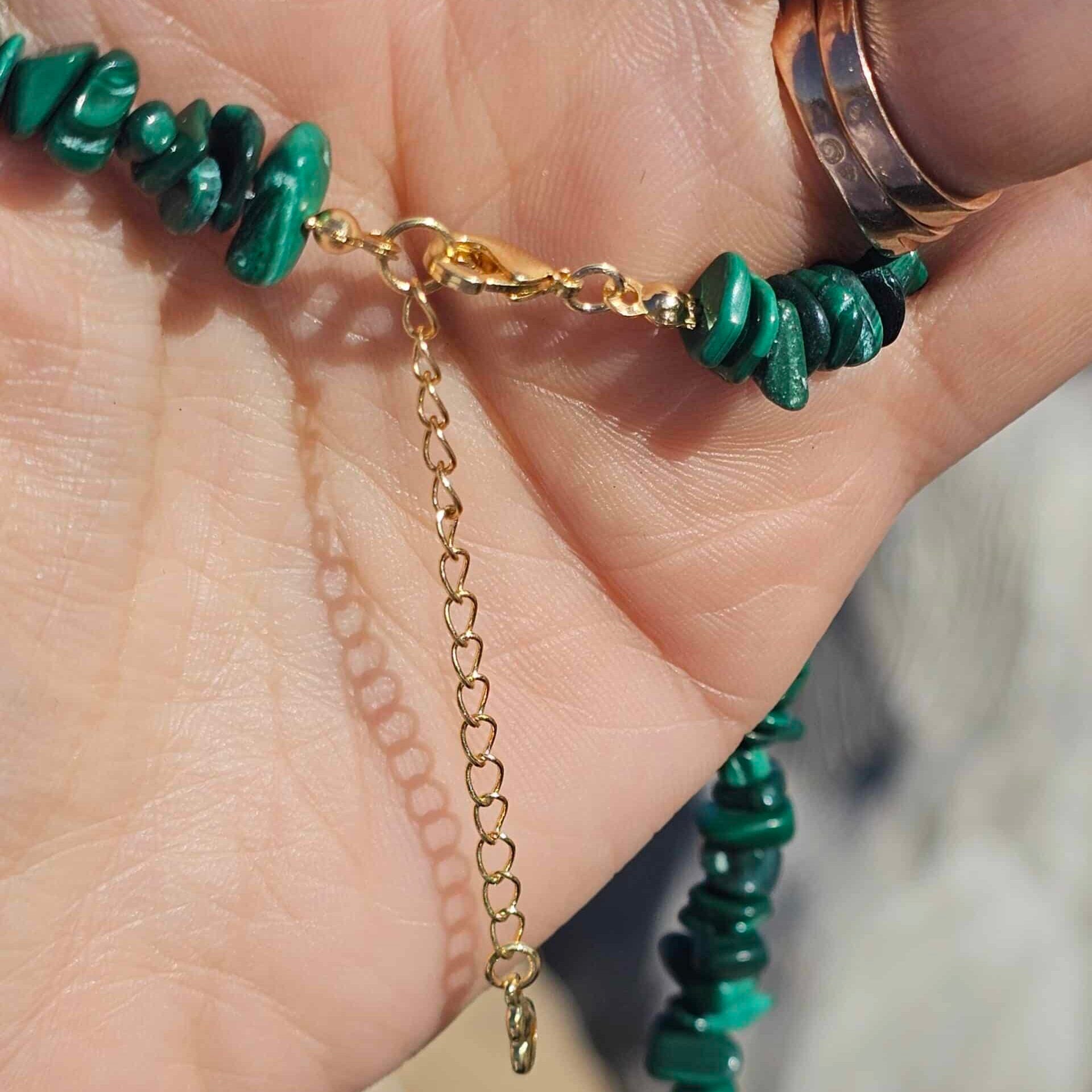 Collier en malachite avec pendentif cœur assorti (45 cm + 5 cm d’extension)