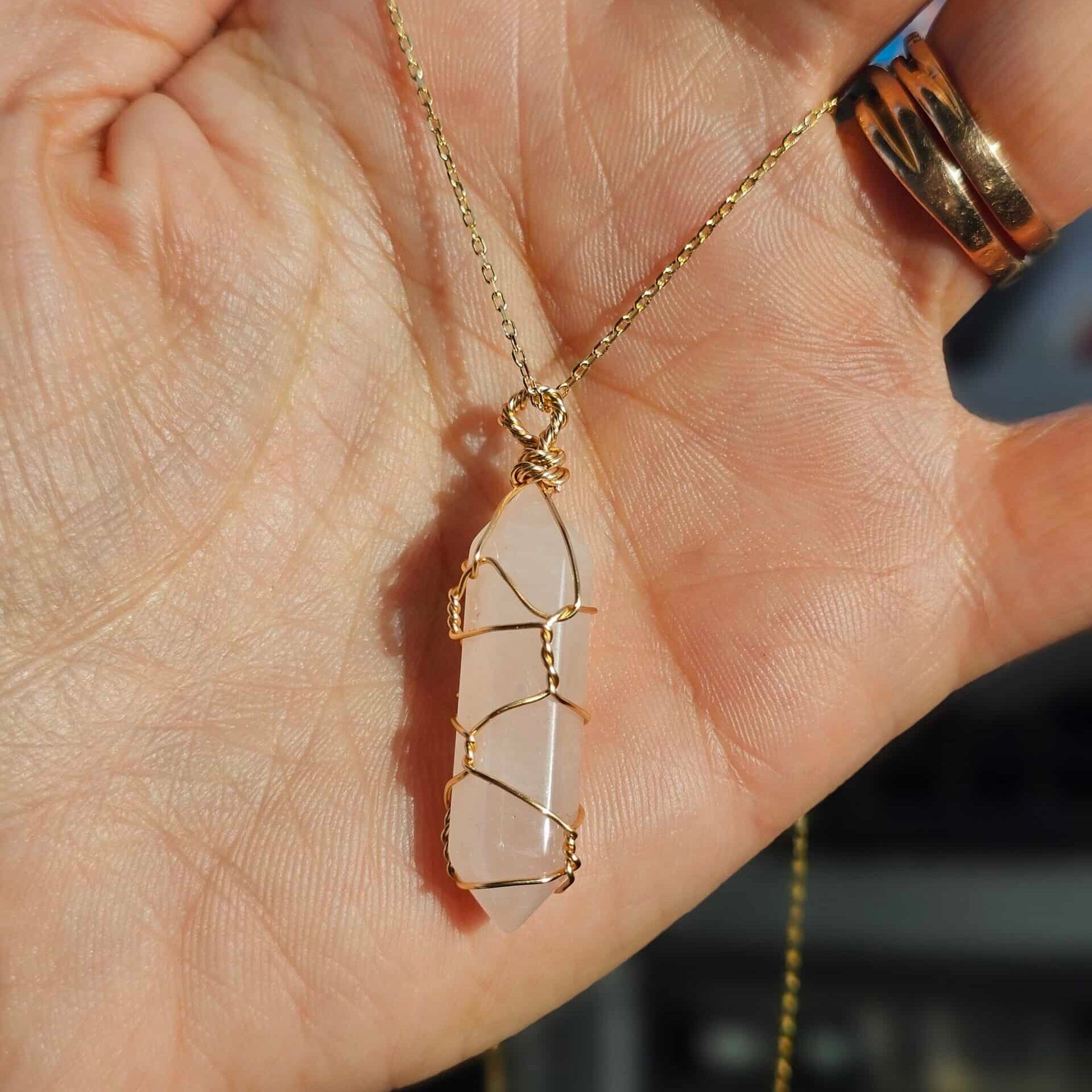 Collier en argent 925 plaqué or avec pendentif en quartz rose (45 cm)