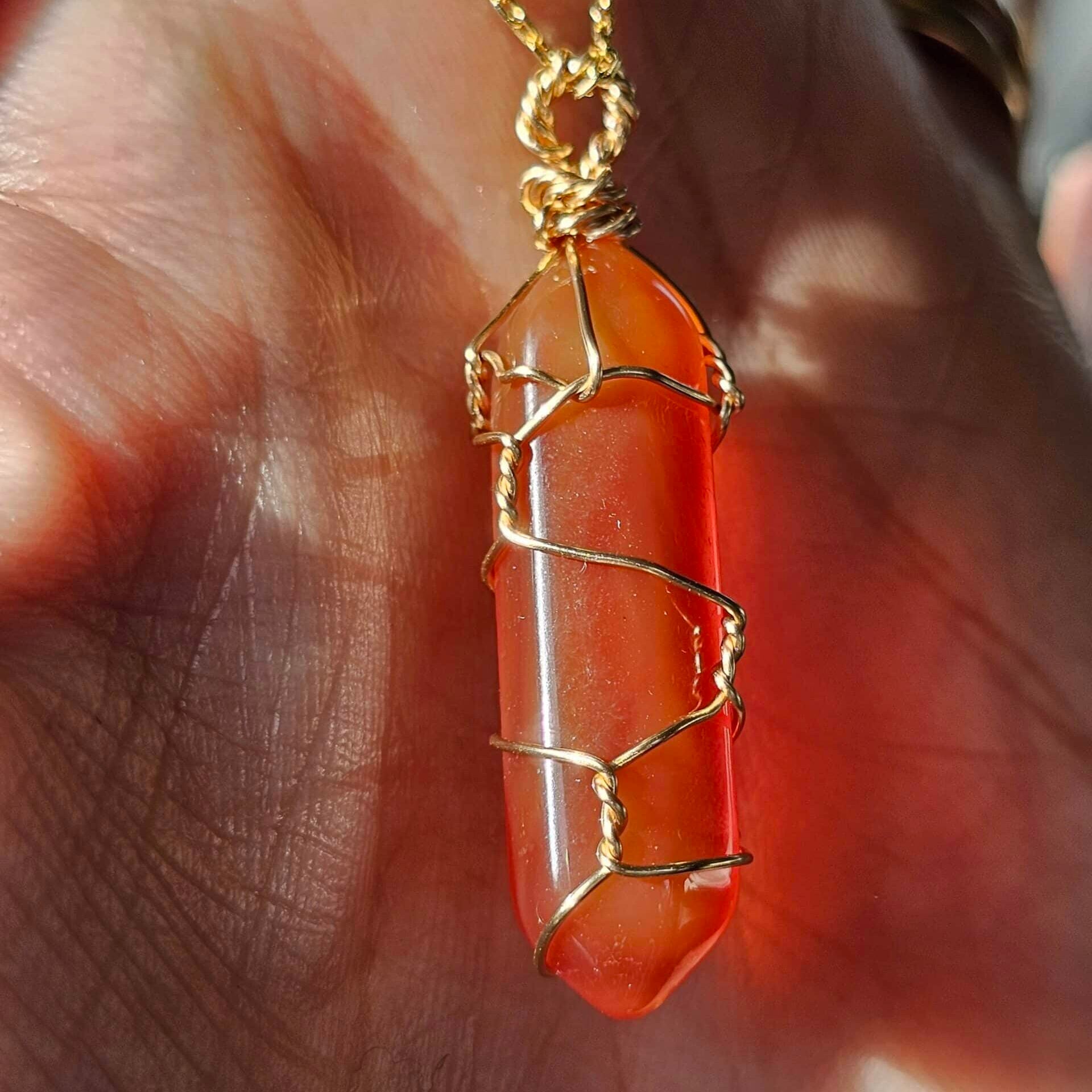 Collier en argent 925 plaqué or avec pendentif en cornaline pure (45 cm)