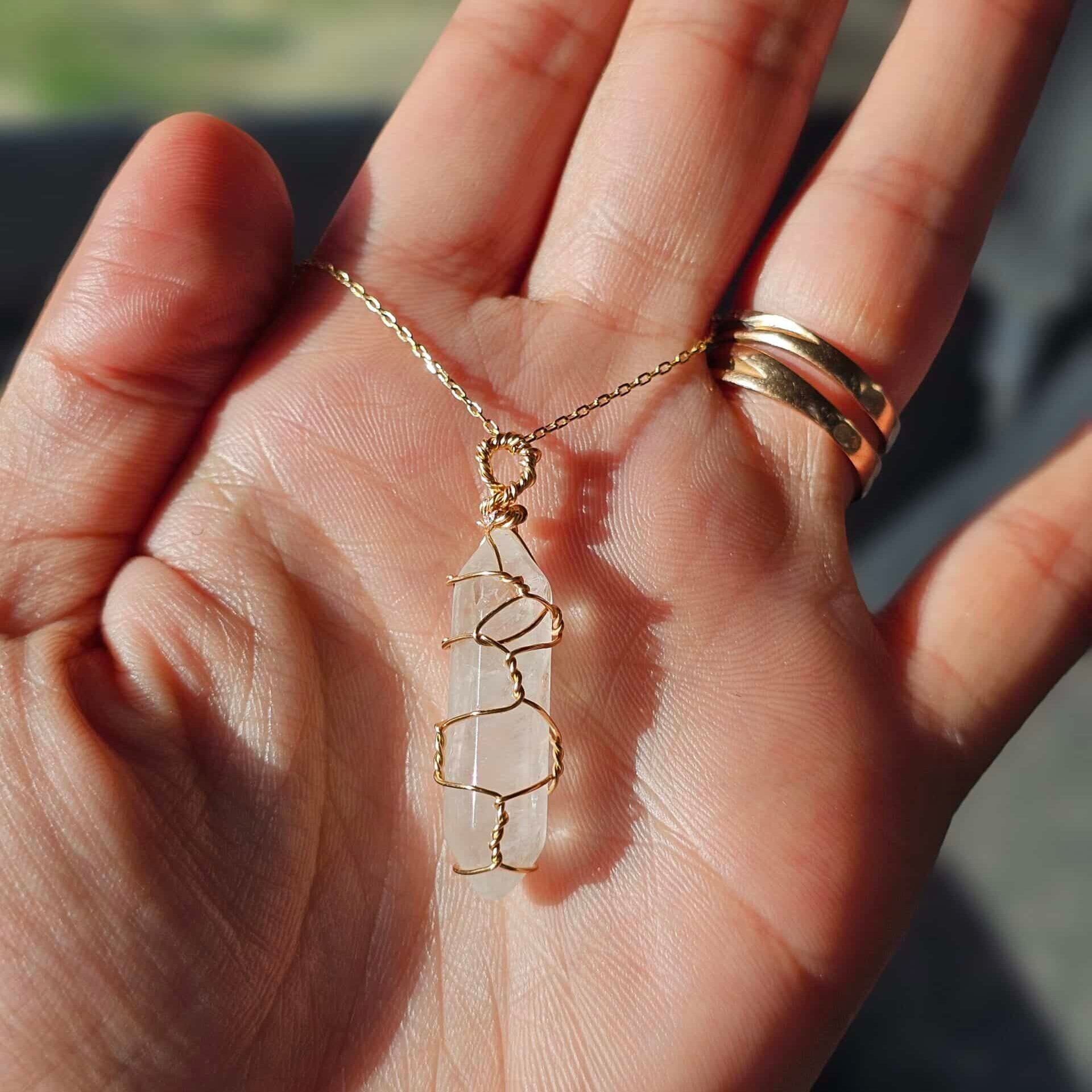 Collier en argent 925 plaqué or avec pendentif en cristal de roche pur (45 cm)