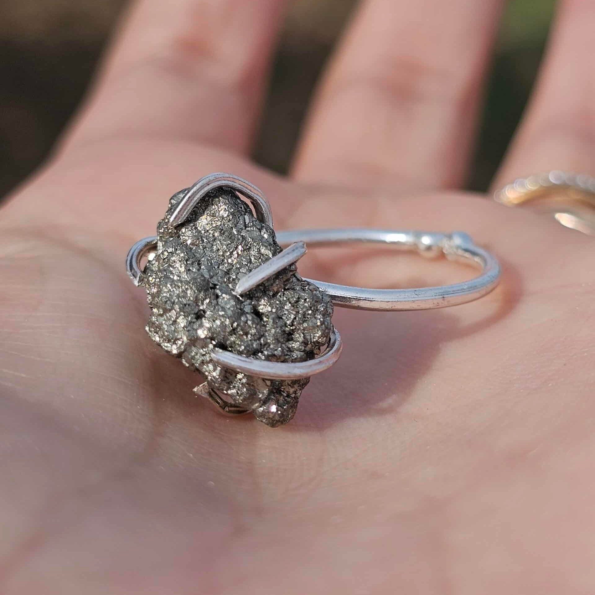 Bague en argent 925 ajustable avec pyrite brute longue