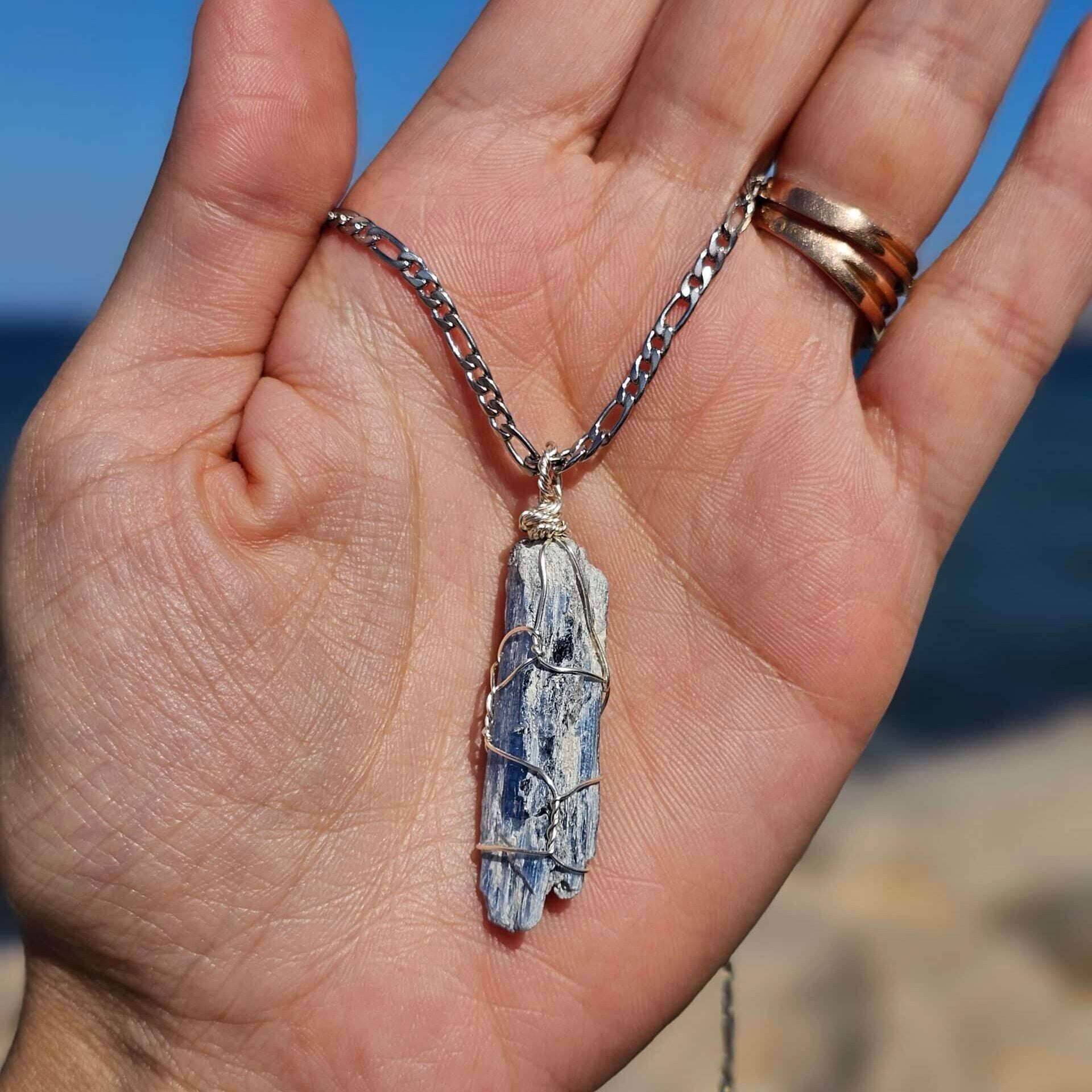 Collier en acier inoxydable argent avec pendentif en Kyanite naturelle 4 cm (65 cm)