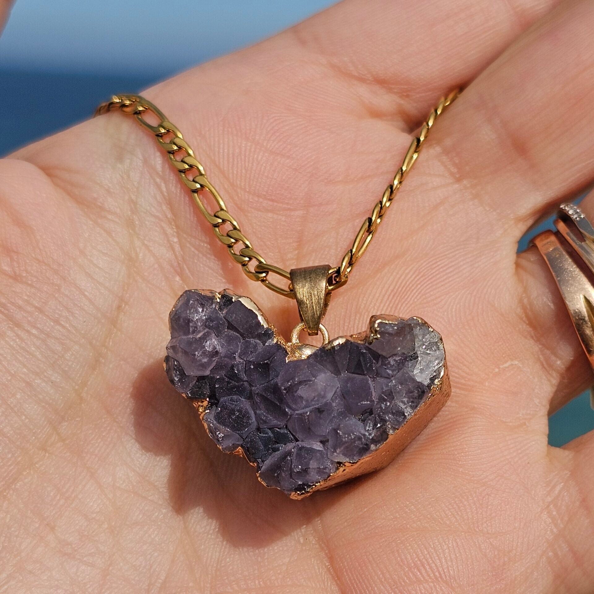 Collier en acier inoxydable avec pendentif cœur Améthyste naturelle entouré de cuivre (35 cm)