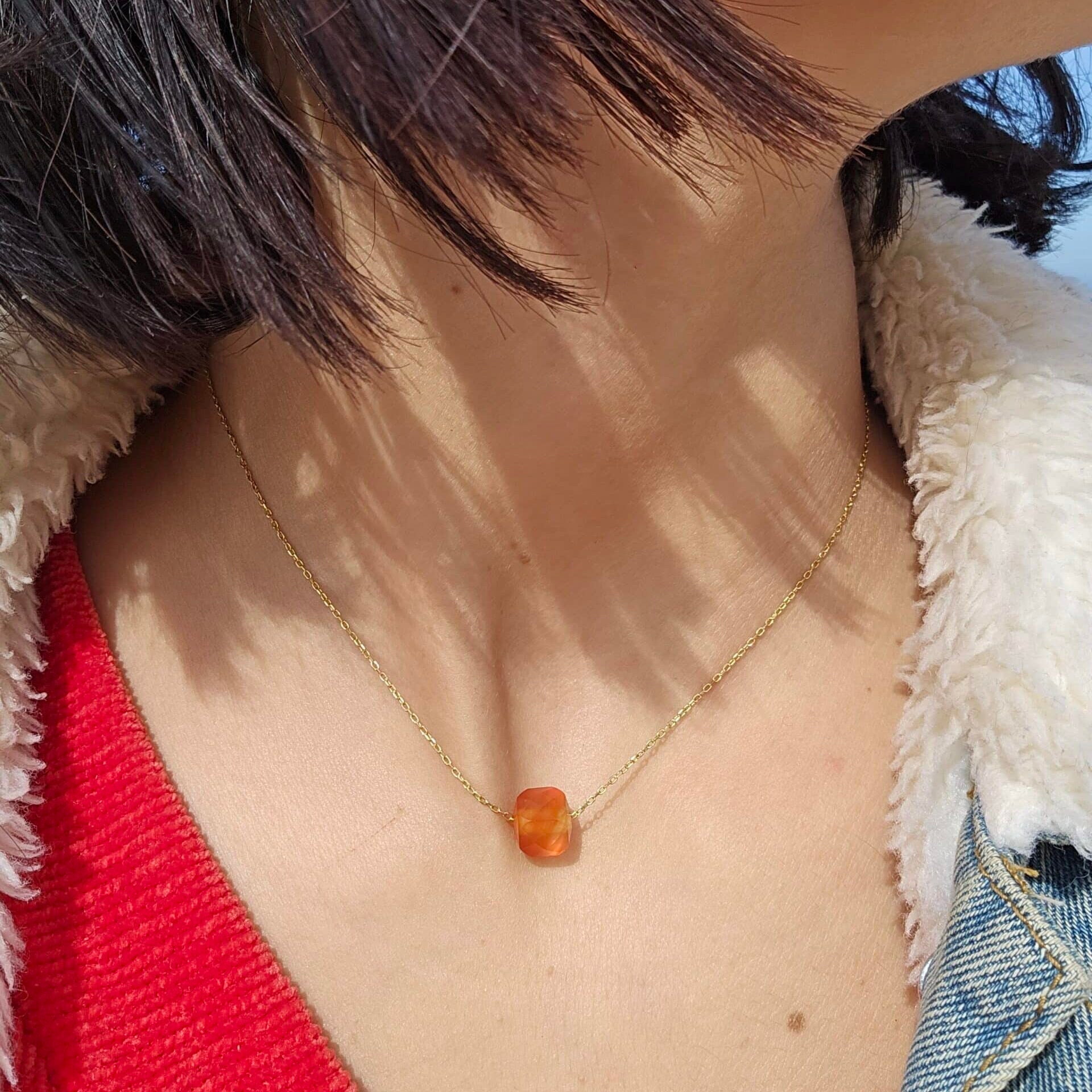 Collier en argent 925 plaqué en or 18 k avec une cornaline pure au milieu (45 cm)