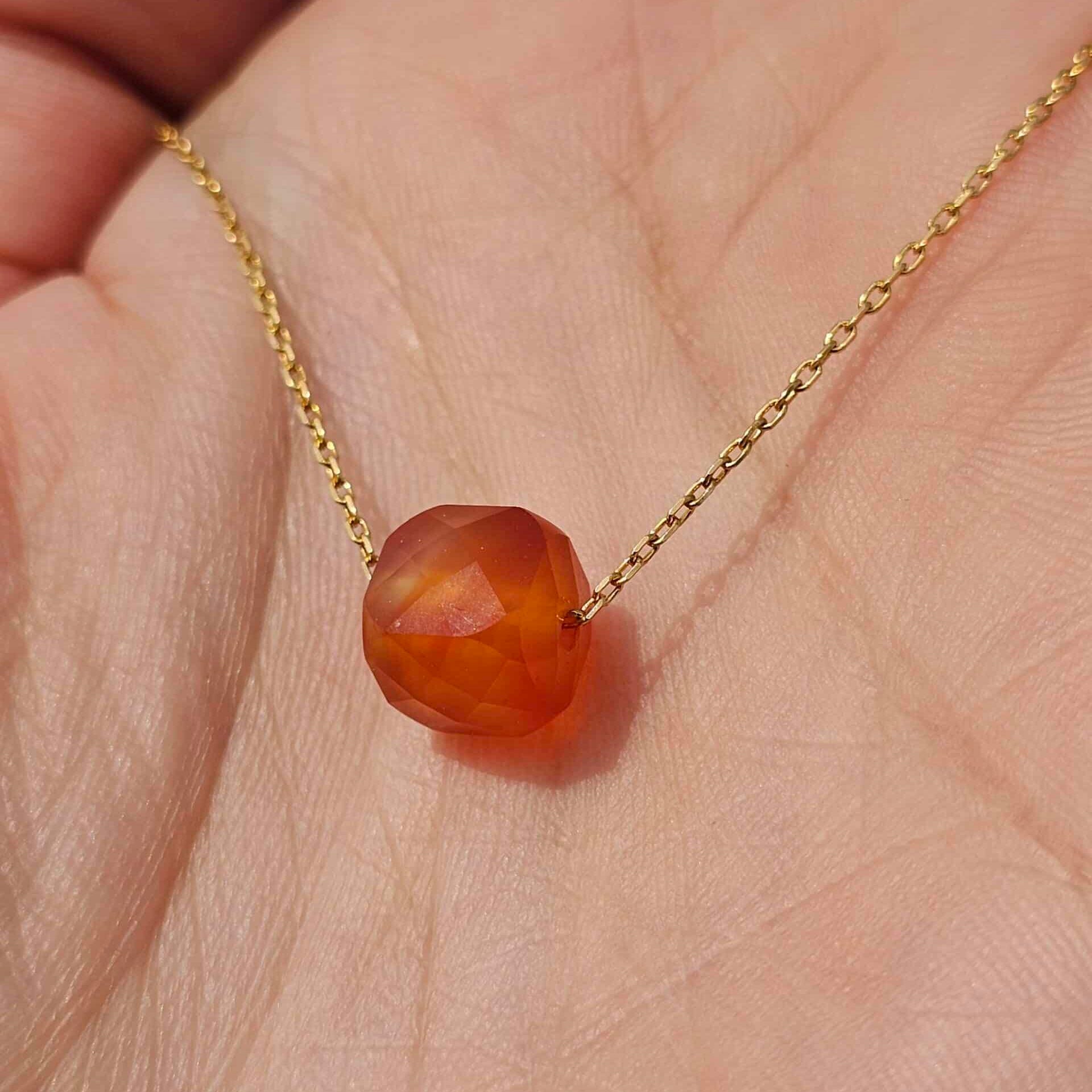 Collier en argent 925 plaqué en or 18 k avec une cornaline pure au milieu (45 cm)