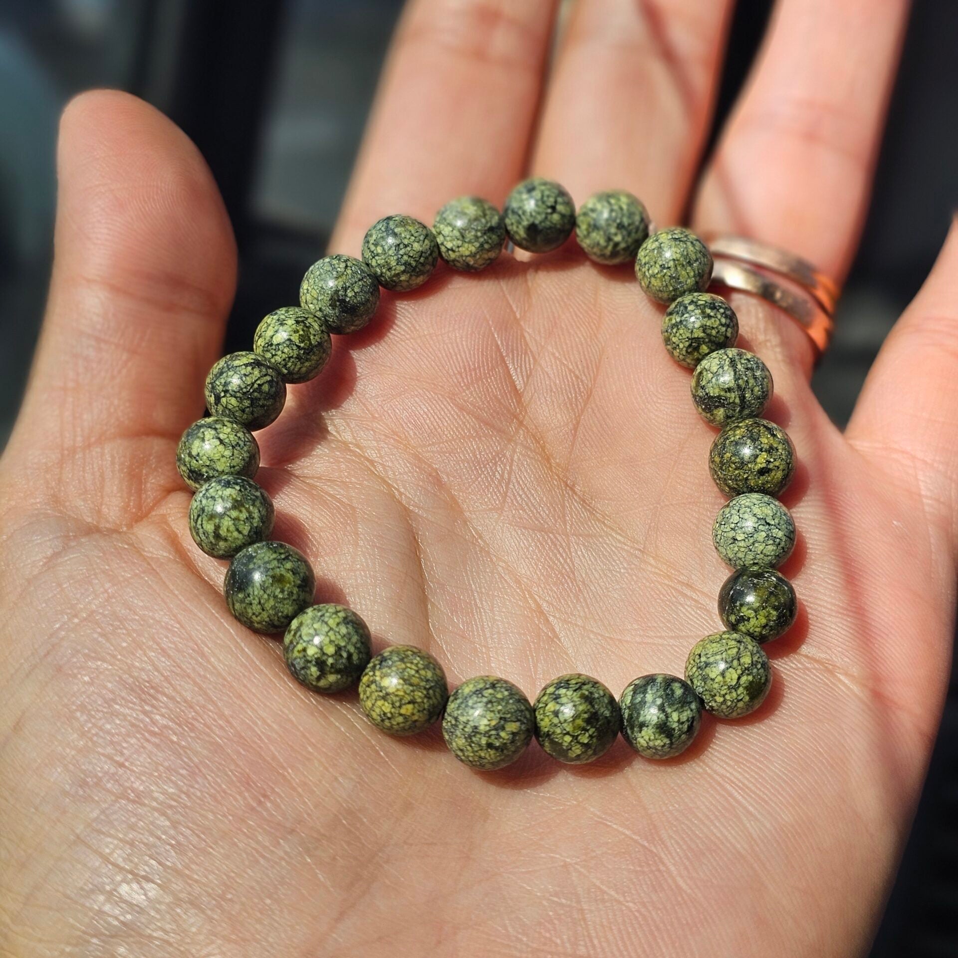 Bracelet élastique en Serpentine (17 à 19 cm)