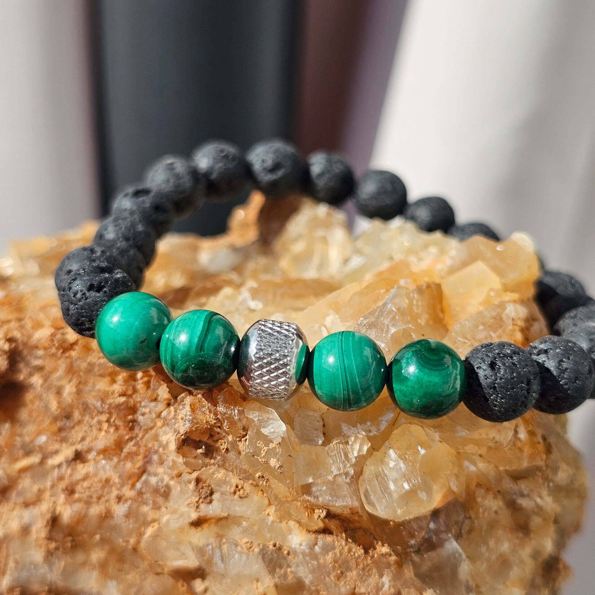 Bracelet élastique en Malachites et pierres volcaniques naturelles pour homme (taille standard)