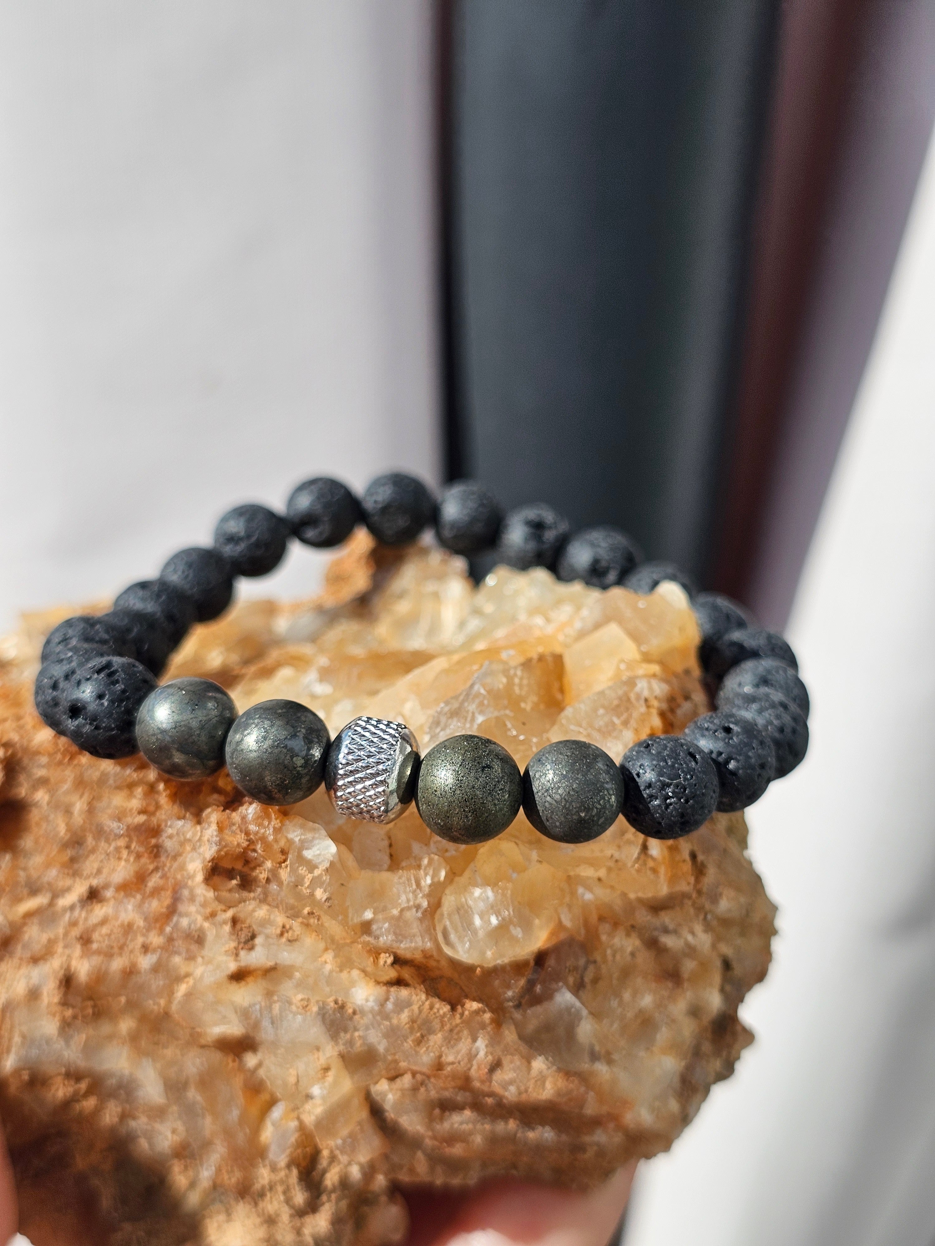 Bracelet élastique en pyrites et pierres volcaniques naturelles pour homme (taille standard)