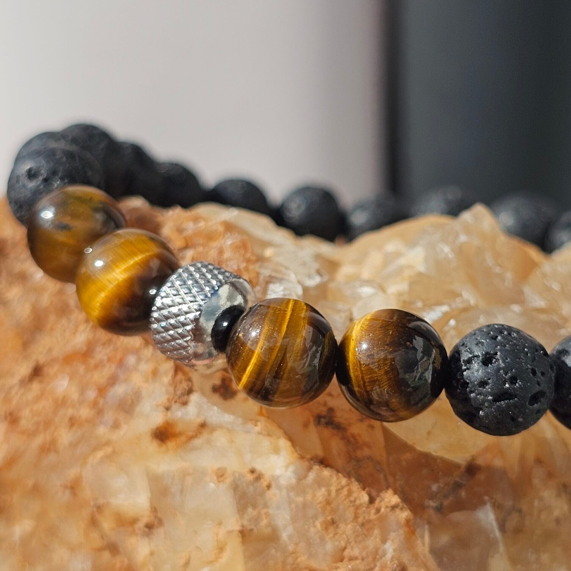 Bracelet élastique en œil de tigre et pierres volcaniques naturelles pour homme (standard)
