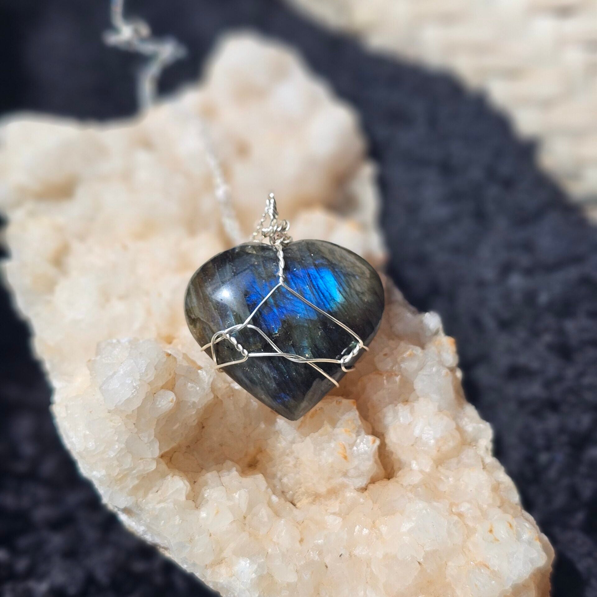 Collier cœur Labradorite reflets bleus en argent 925 – Fait main