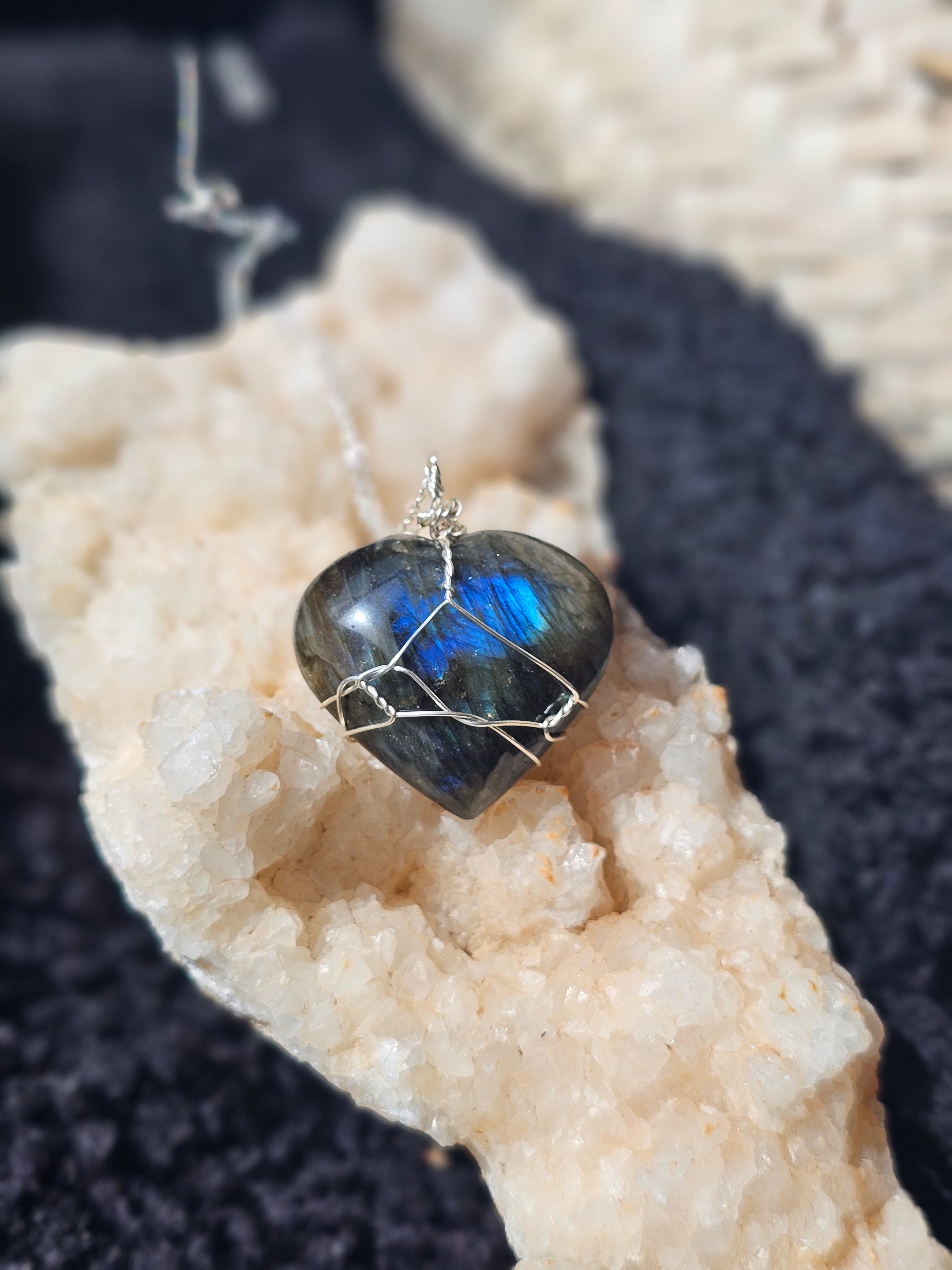 Collier cœur Labradorite reflets bleus en argent 925 – Fait main
